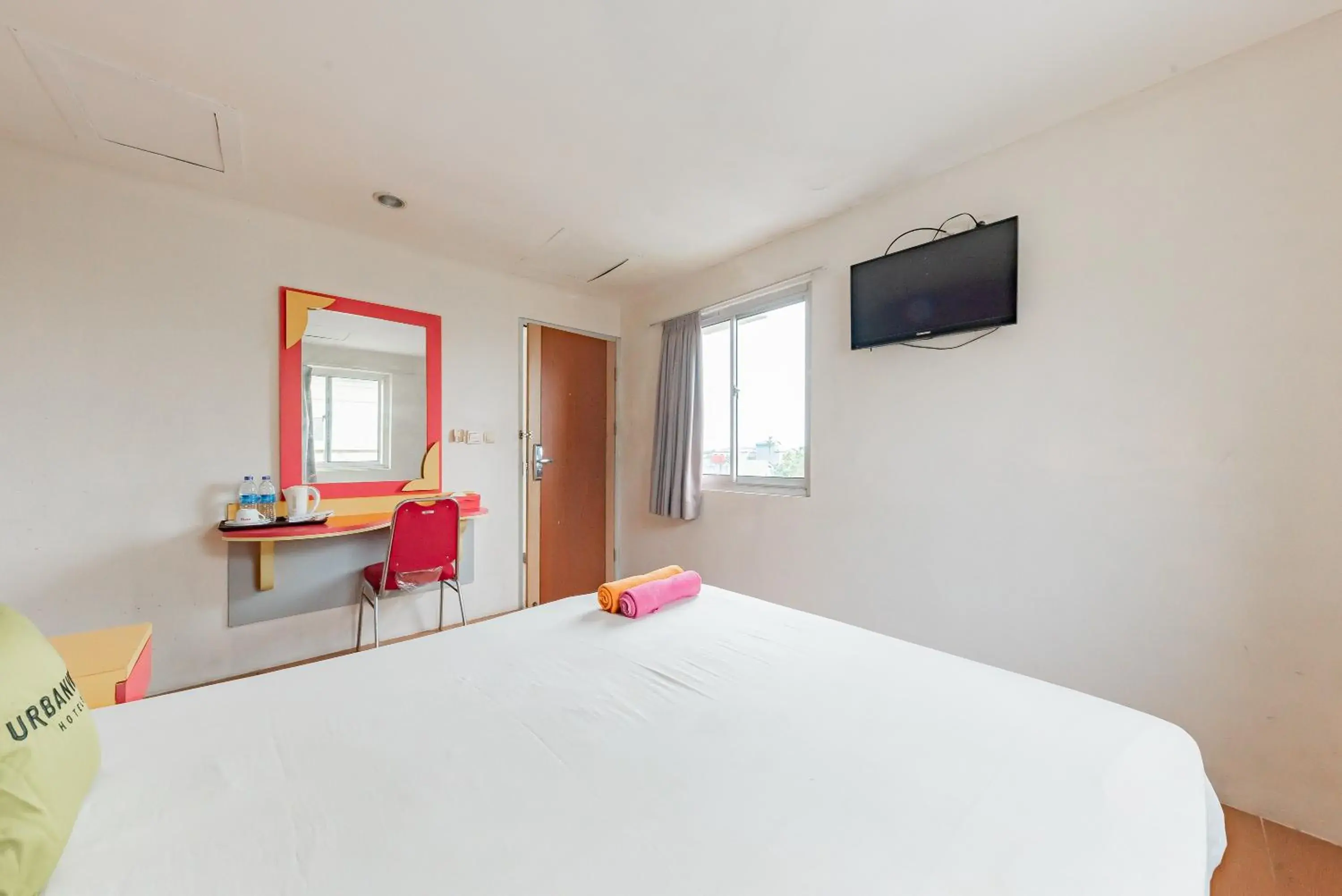 Bedroom, Bed in Urbanview Hotel Onyx Ketapang by RedDoorz Bedroom, Bed in Urbanview Hotel Onyx Ketapang by RedDoorz
