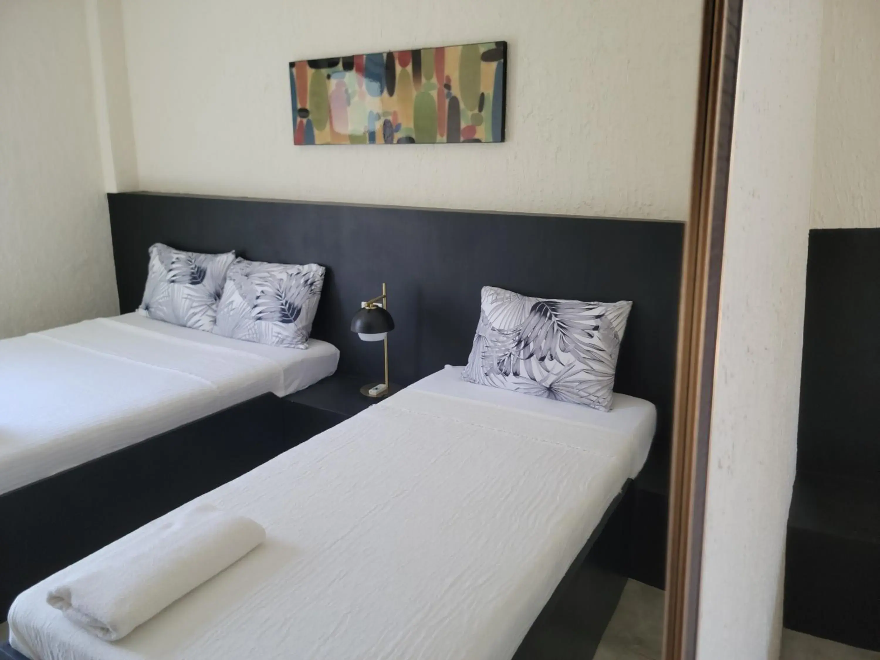 Deluxe Triple Room in Ceda Guest House by HiveRooms Deluxe Triple Room in Ceda Guest House by HiveRooms