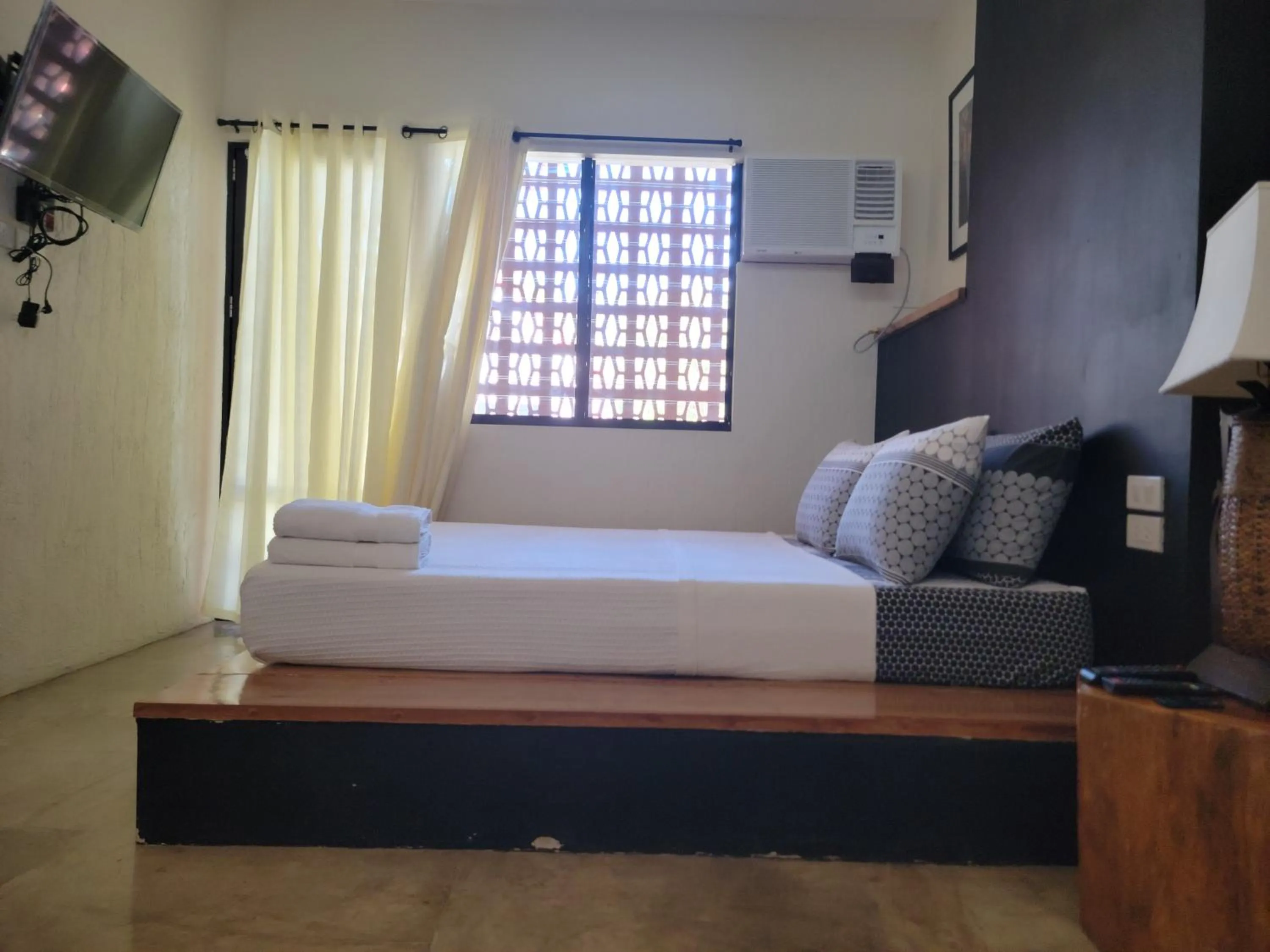 Bed in Ceda Guest House by HiveRooms