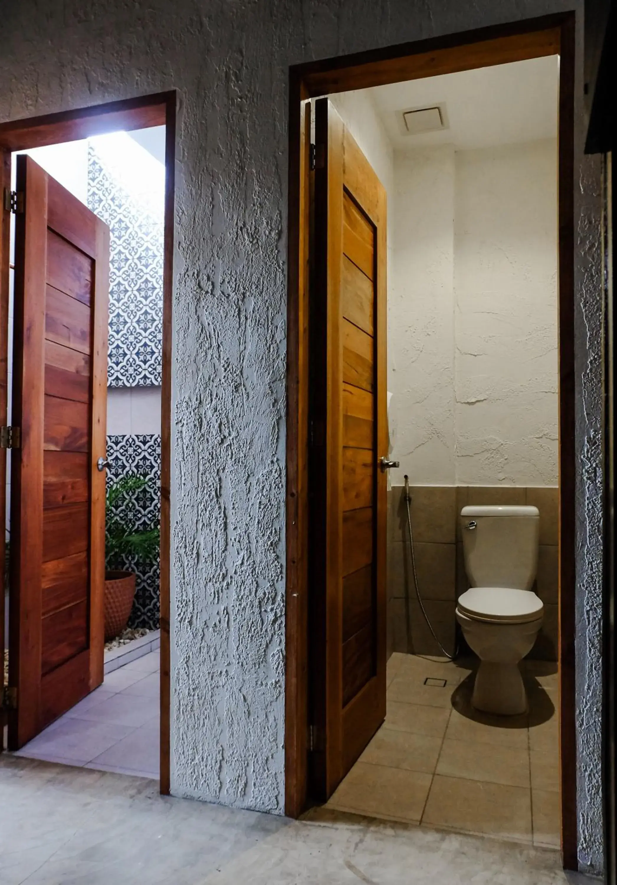 6-Bed Mixed Dormitory Room in Ceda Guest House by HiveRooms 6-Bed Mixed Dormitory Room in Ceda Guest House by HiveRooms