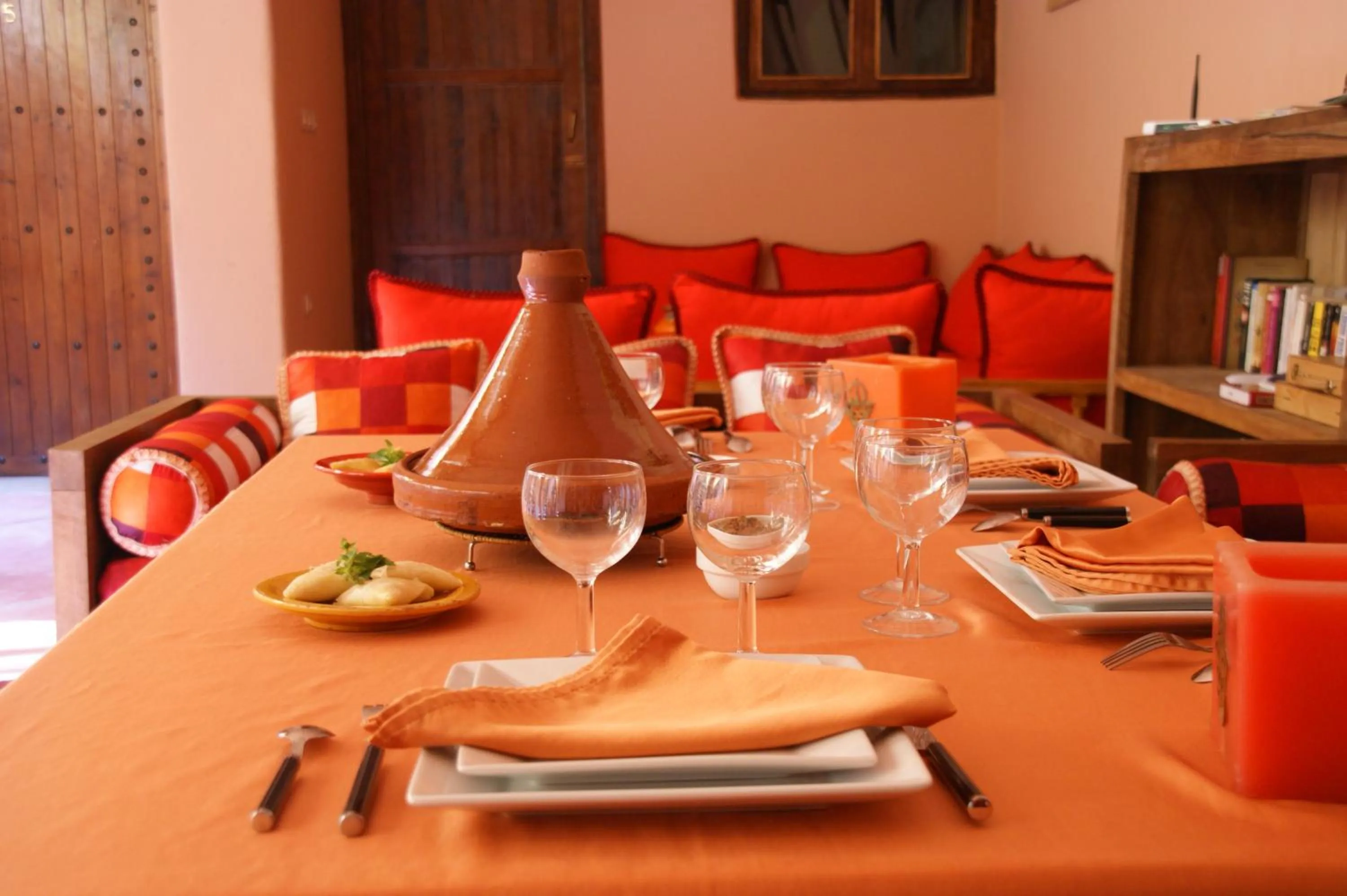 Restaurant/places to eat in Riad Azenzer