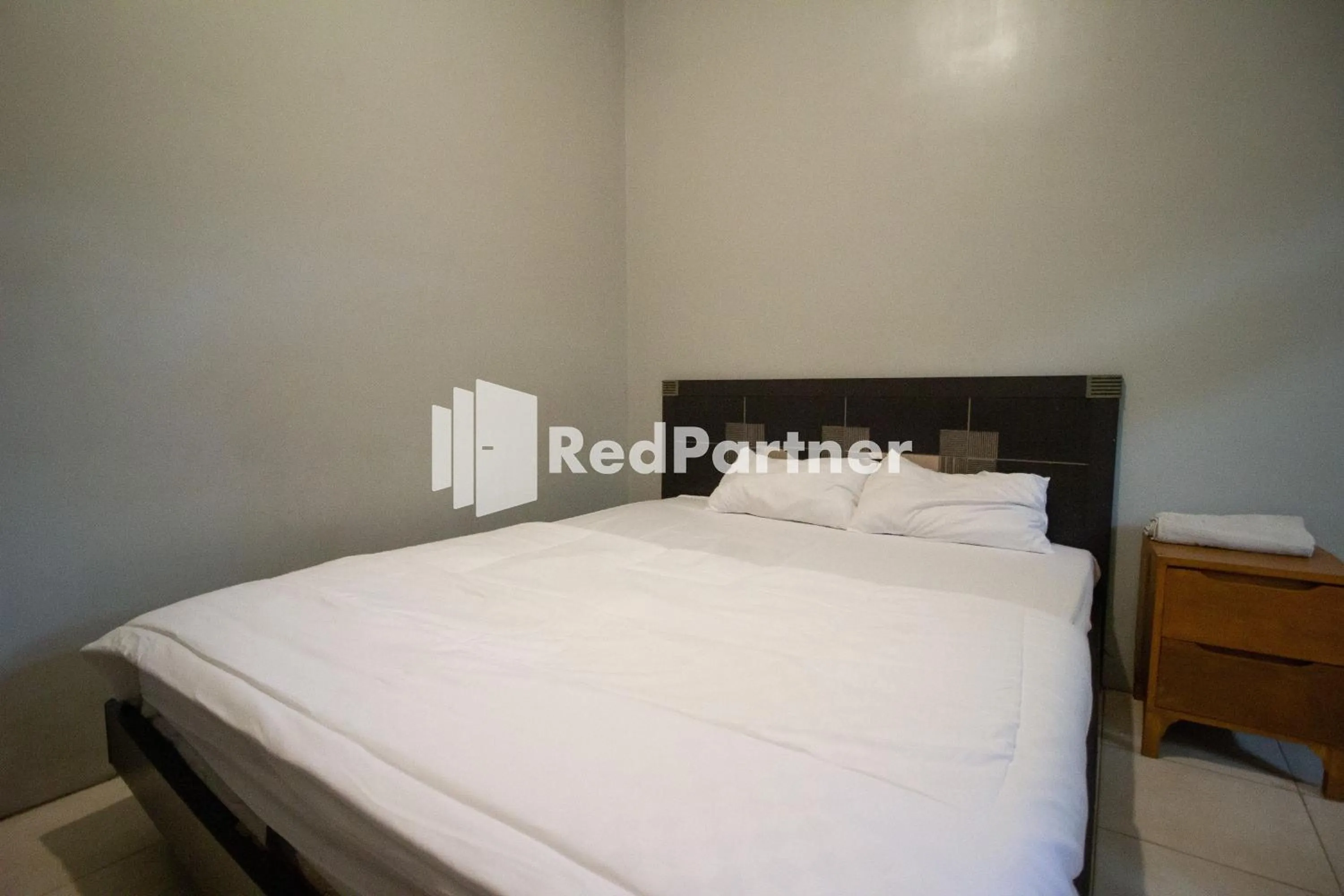 Bedroom, Bed in De Kost Solo Mitra RedDoorz