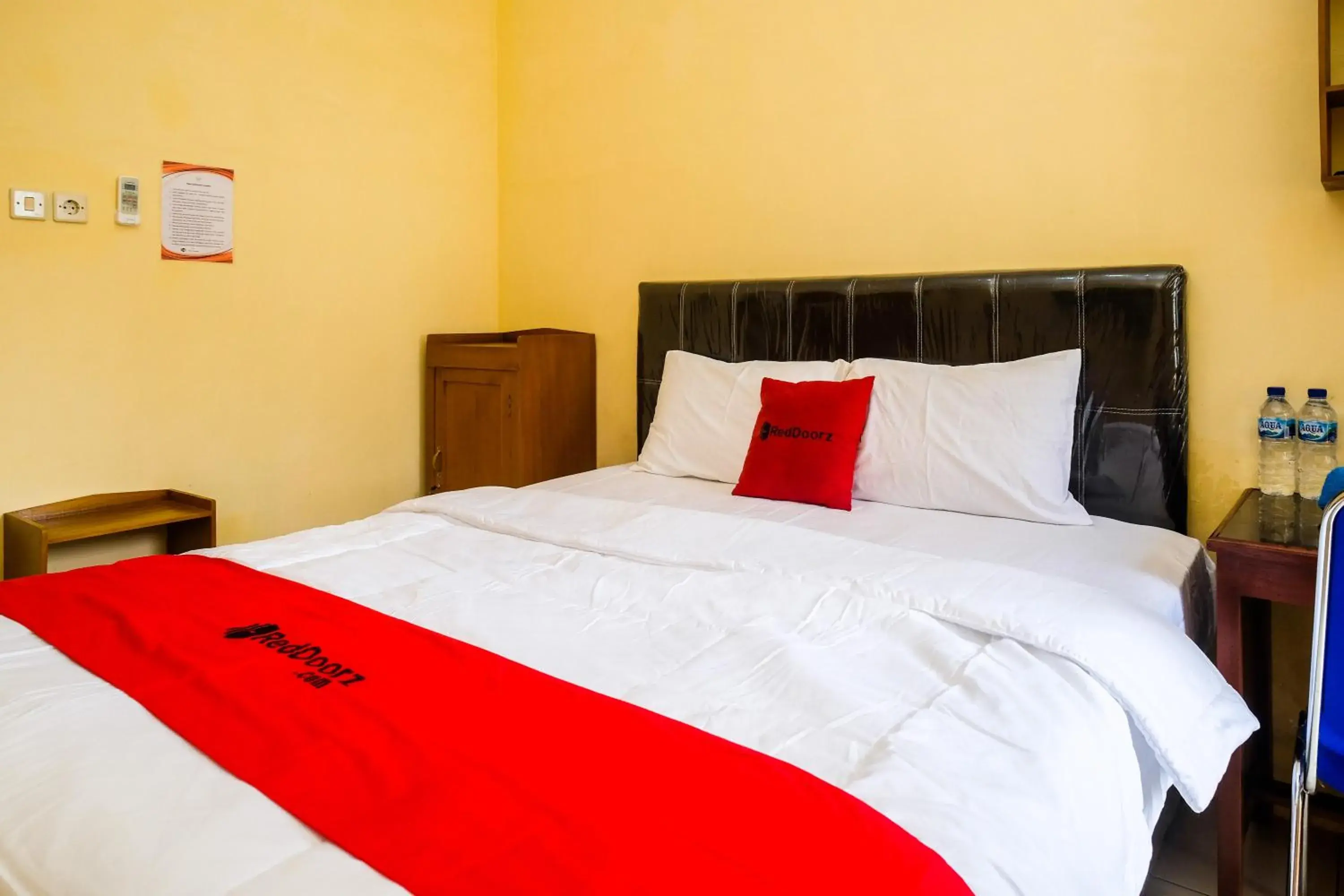 Bedroom, Bed in RedDoorz Syariah @ Griya Thamrin Manahan Solo Bedroom, Bed in RedDoorz Syariah @ Griya Thamrin Manahan Solo