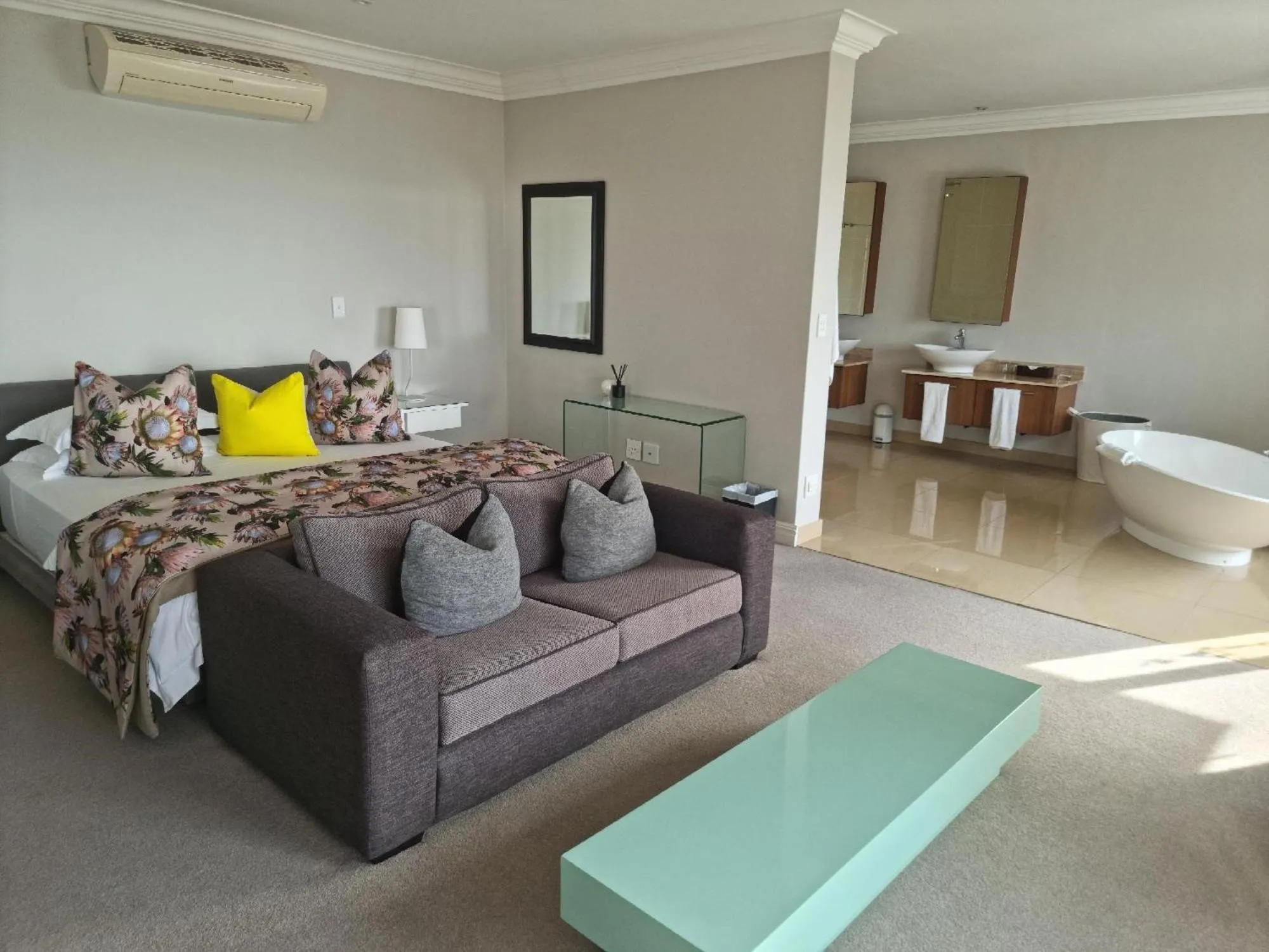 Photo of the whole room, Bed in Chocolate Box Guesthouse