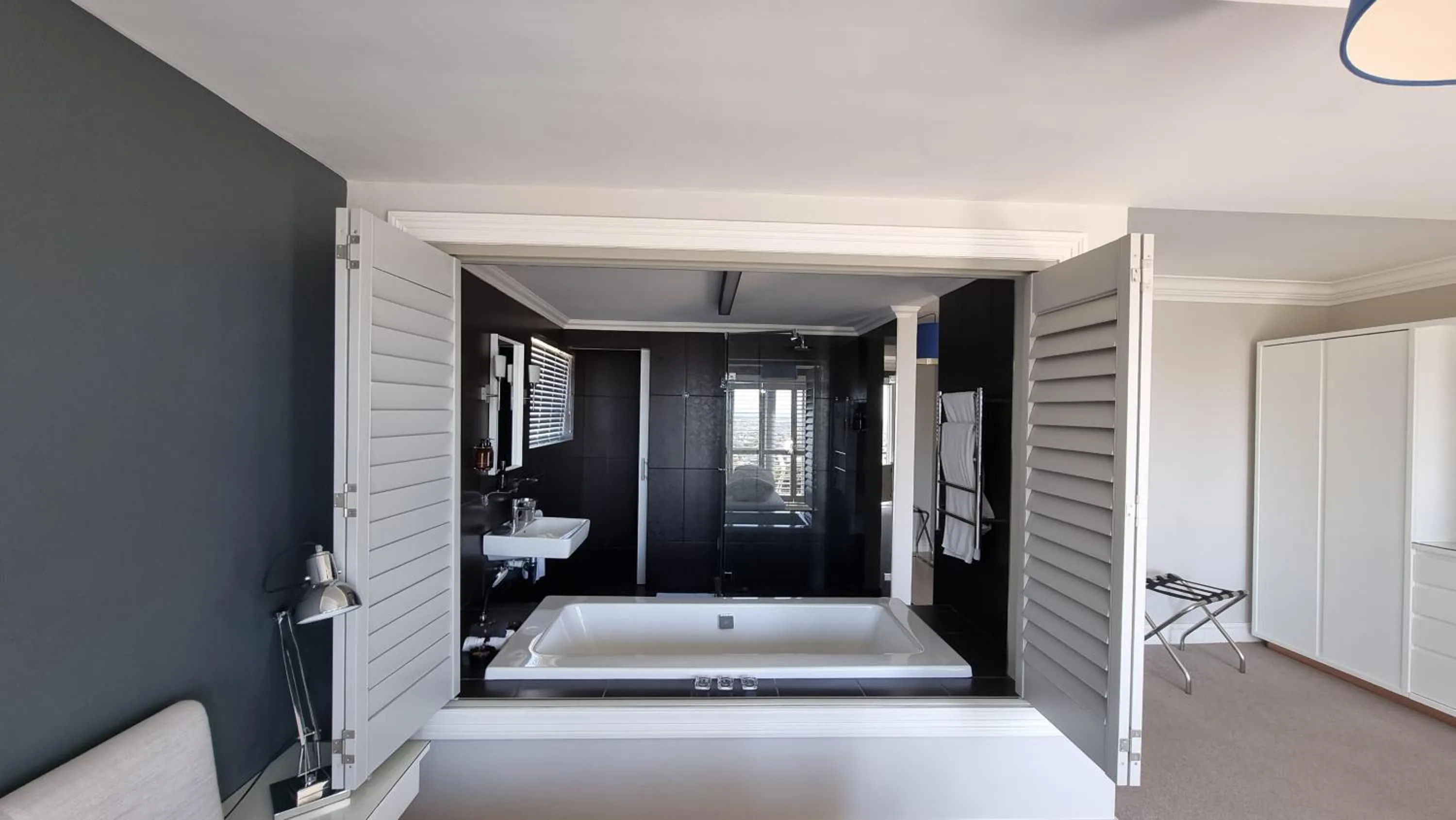 Bathroom, Bed in Chocolate Box Guesthouse