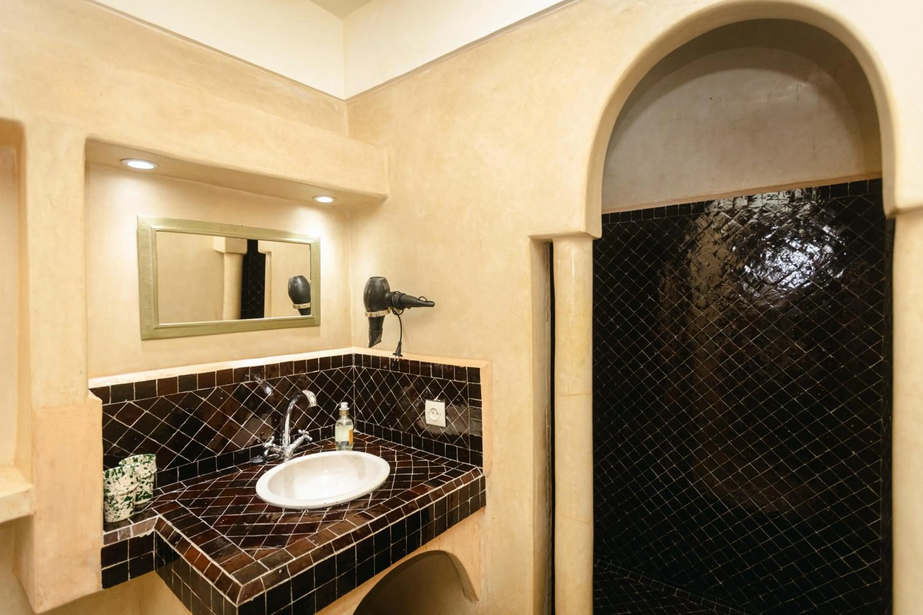 Shower in Riad Anya & SPA