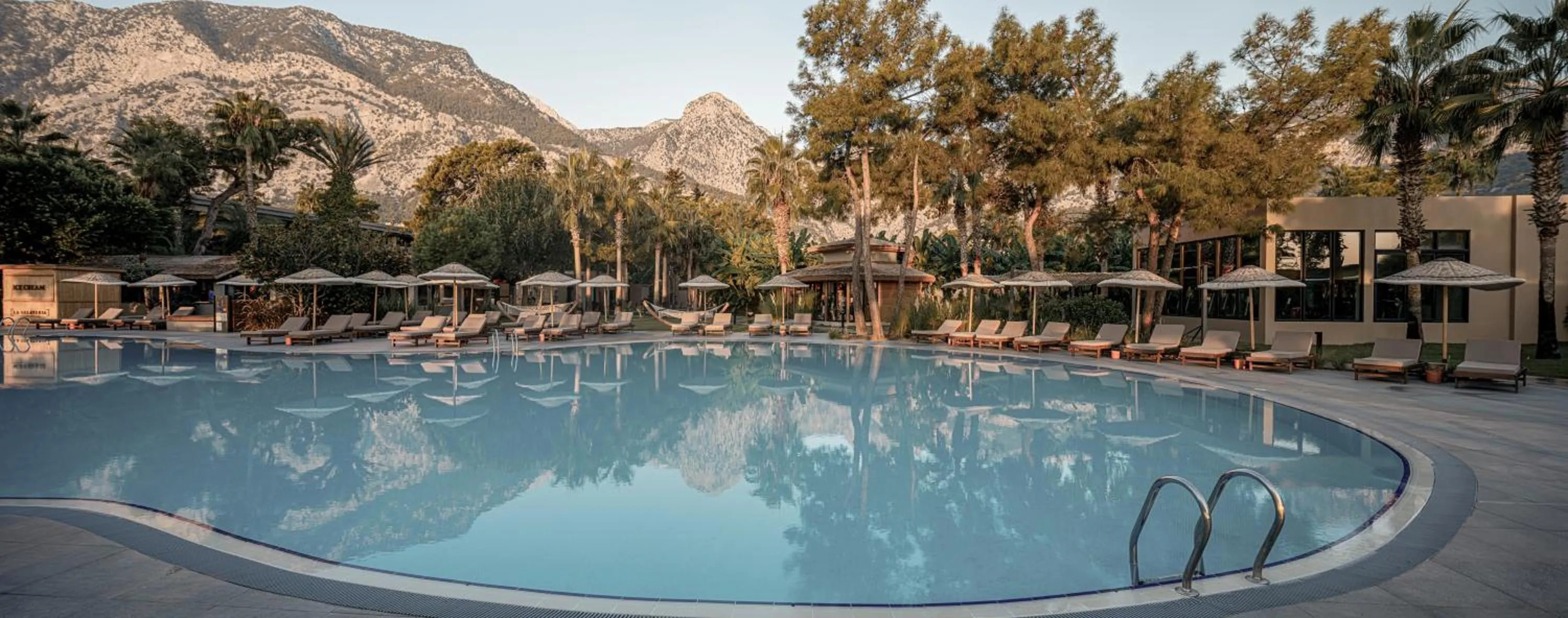 Swimming pool in Balmy Beach Resort Kemer
