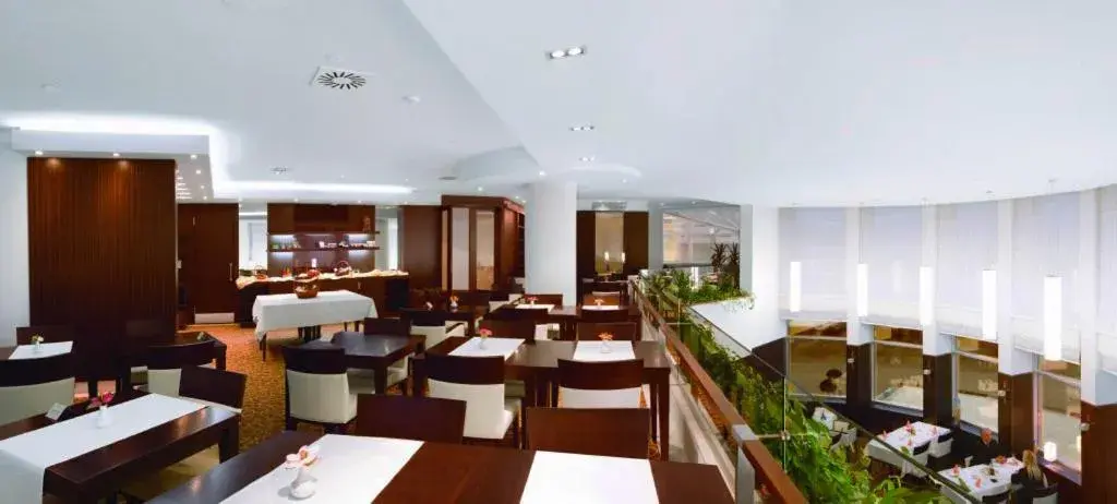 Restaurant/places to eat in Hotel Exclusive Restaurant/places to eat in Hotel Exclusive