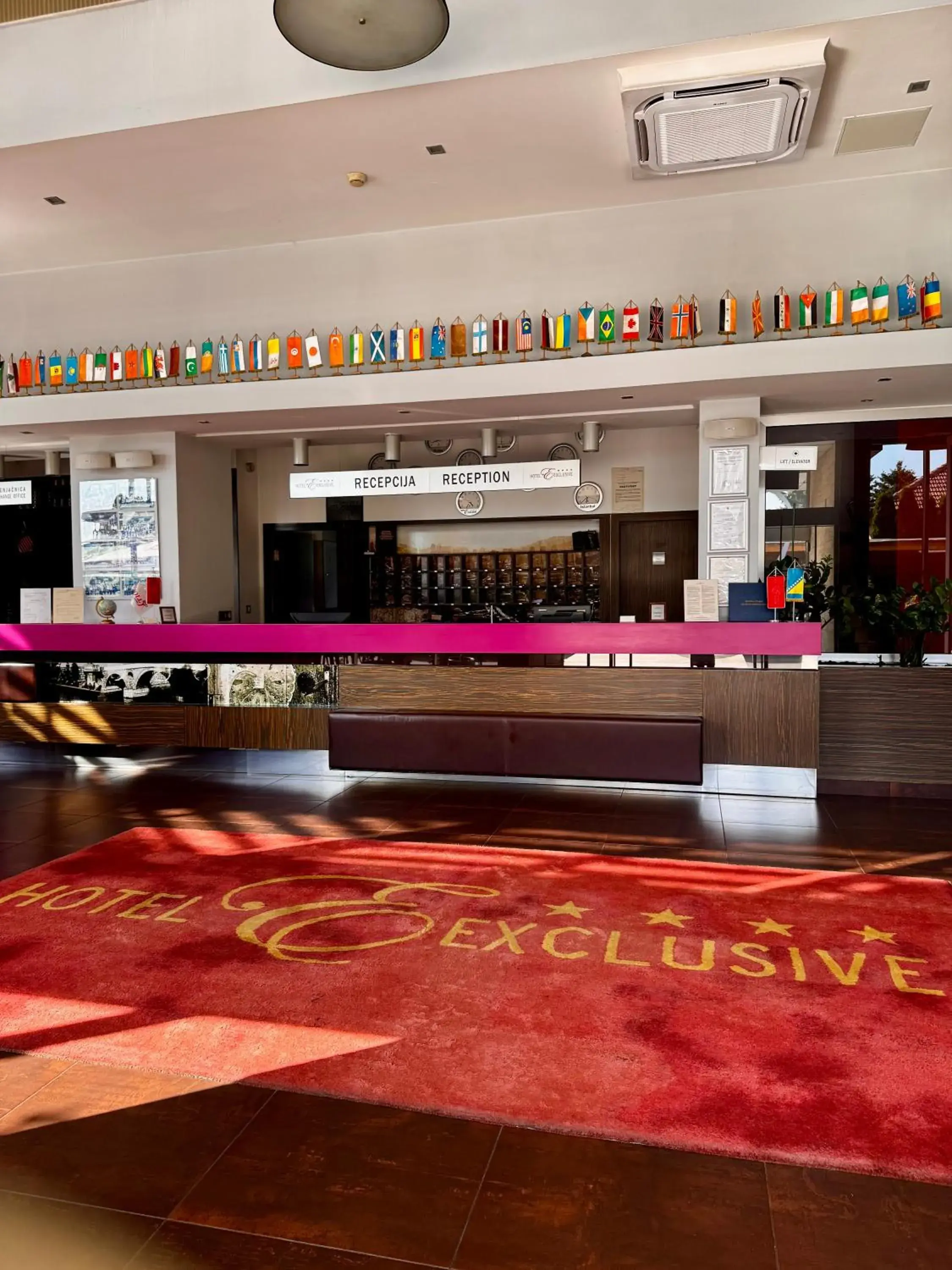 Lobby or reception in Hotel Exclusive Lobby or reception in Hotel Exclusive