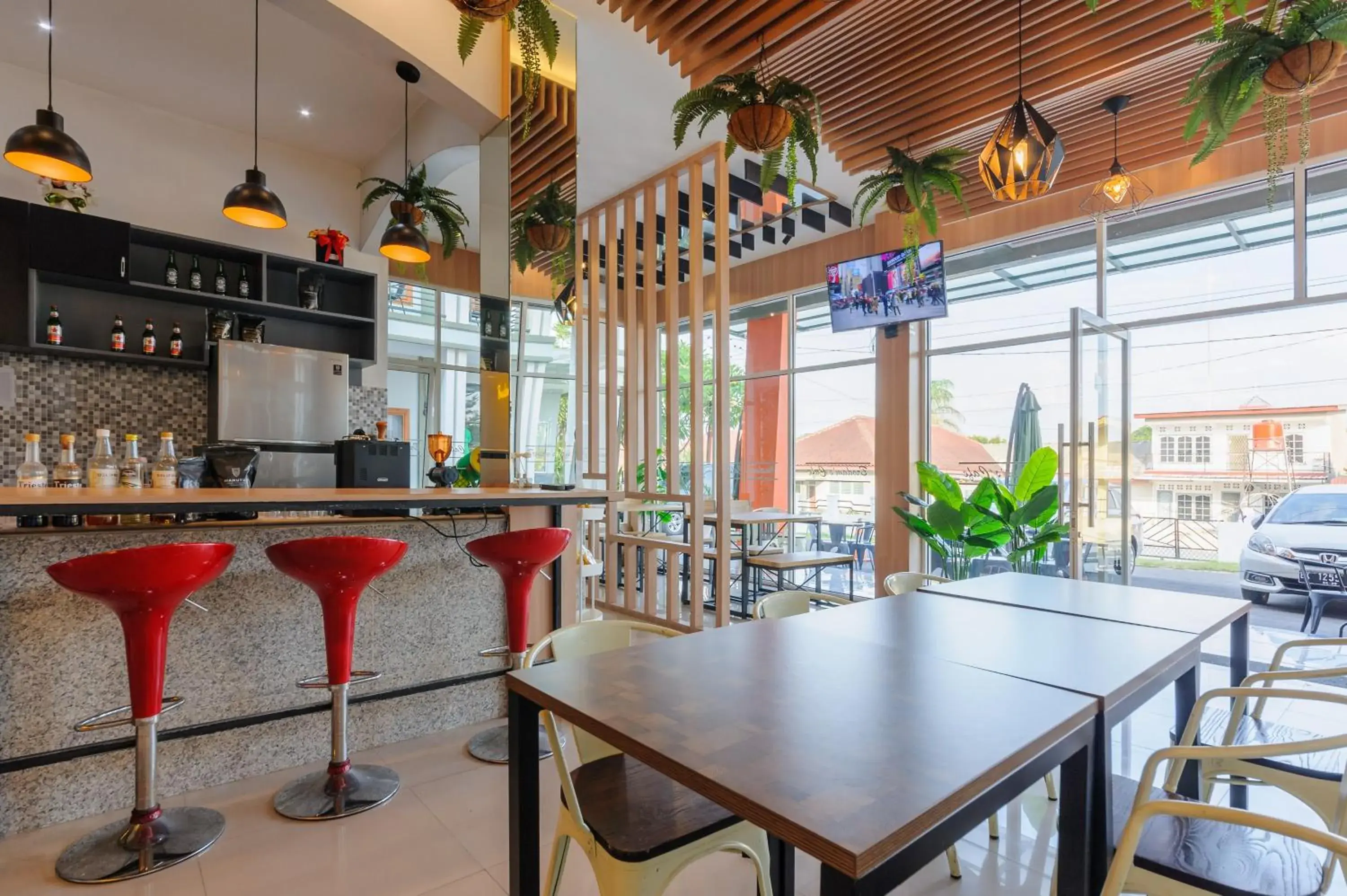 Restaurant/places to eat in Urbanview Hotel Brodam's Pematang Siantar by RedDoorz Restaurant/places to eat in Urbanview Hotel Brodam's Pematang Siantar by RedDoorz