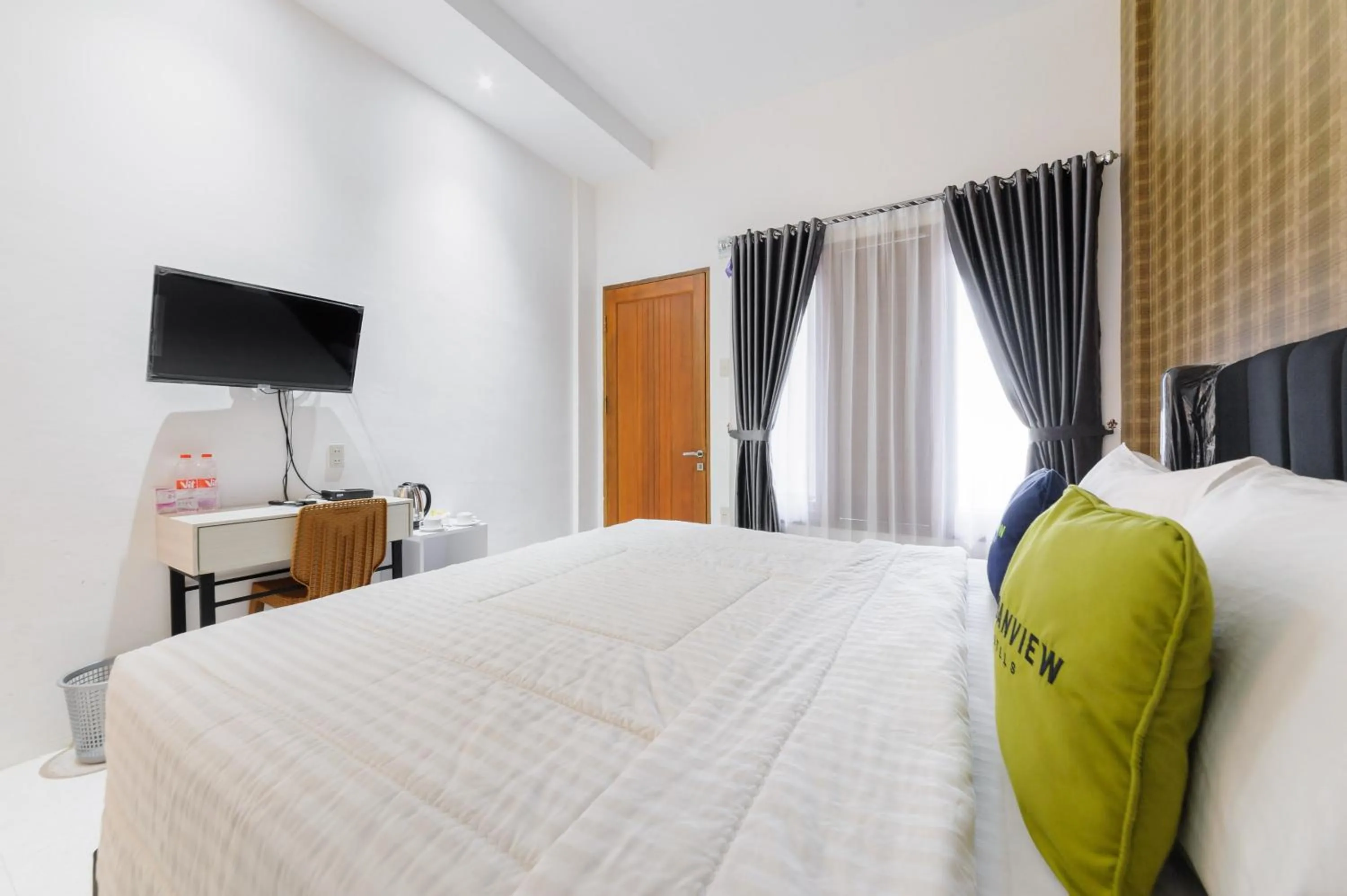 Bedroom, Bed in Urbanview Hotel Brodam's Pematang Siantar by RedDoorz