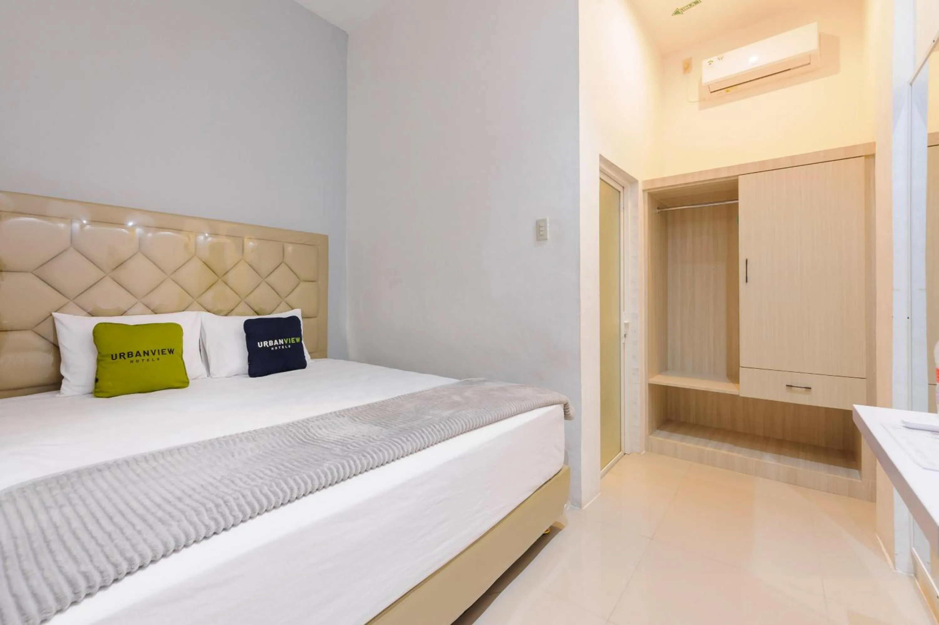 Bedroom, Bed in Urbanview Hotel Brodam's Pematang Siantar by RedDoorz