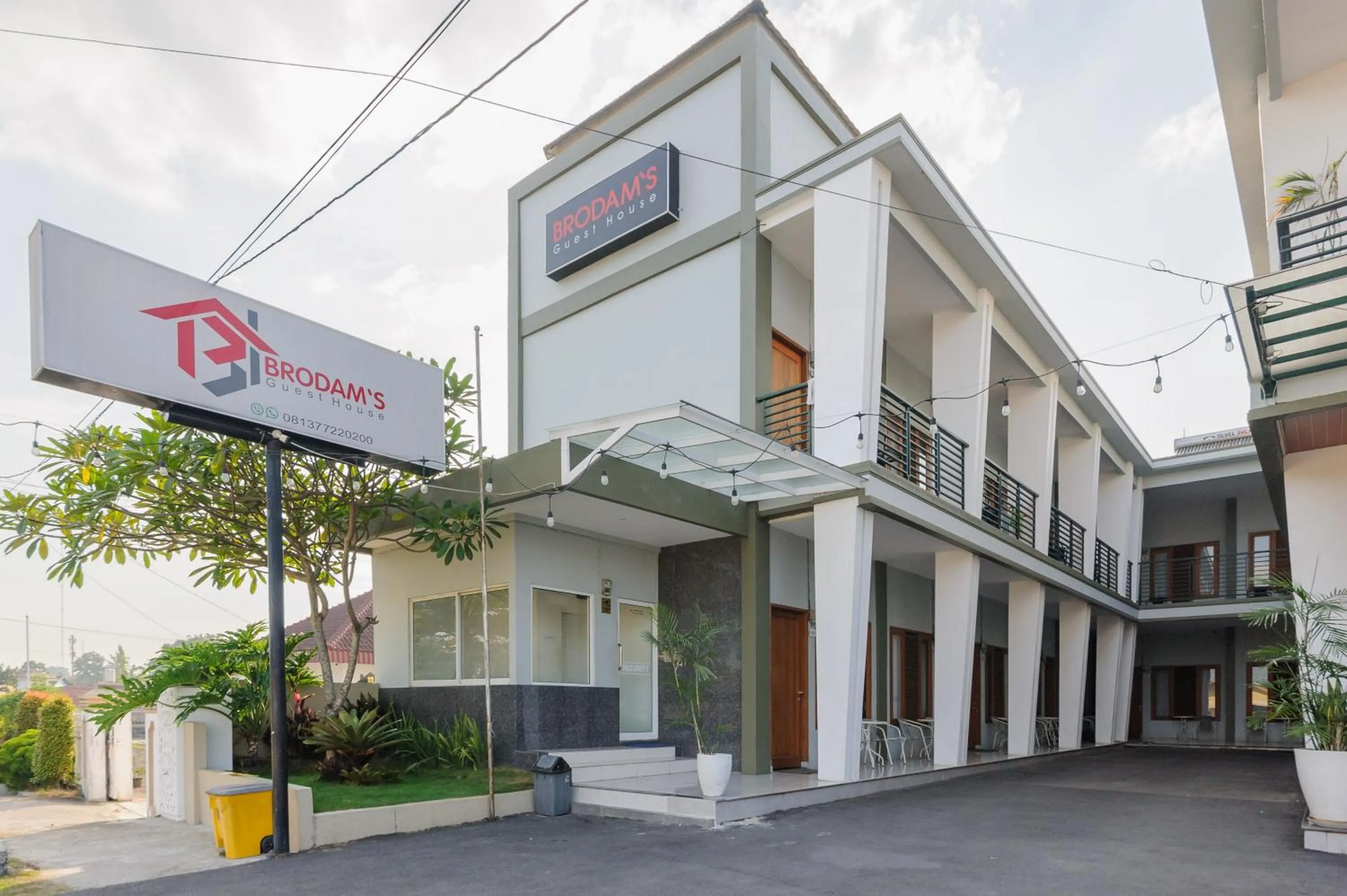 Facade/entrance in Urbanview Hotel Brodam's Pematang Siantar by RedDoorz