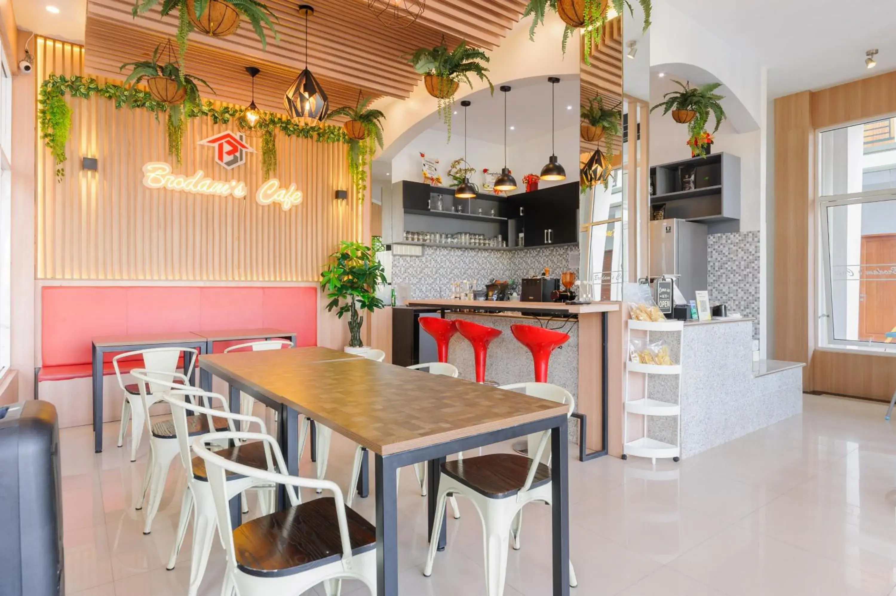 Restaurant/places to eat in Urbanview Hotel Brodam's Pematang Siantar by RedDoorz Restaurant/places to eat in Urbanview Hotel Brodam's Pematang Siantar by RedDoorz