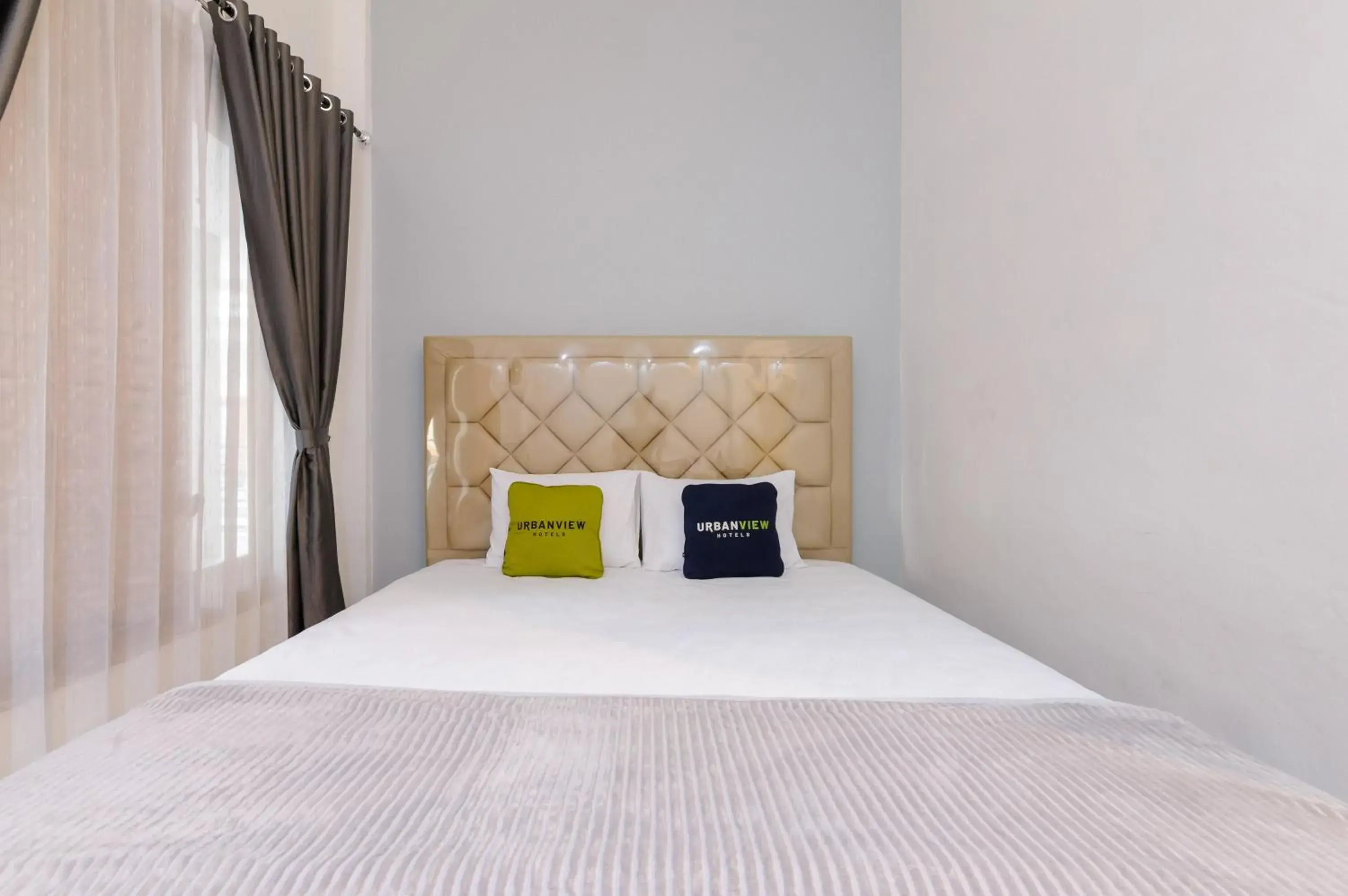 Bedroom, Bed in Urbanview Hotel Brodam's Pematang Siantar by RedDoorz Bedroom, Bed in Urbanview Hotel Brodam's Pematang Siantar by RedDoorz