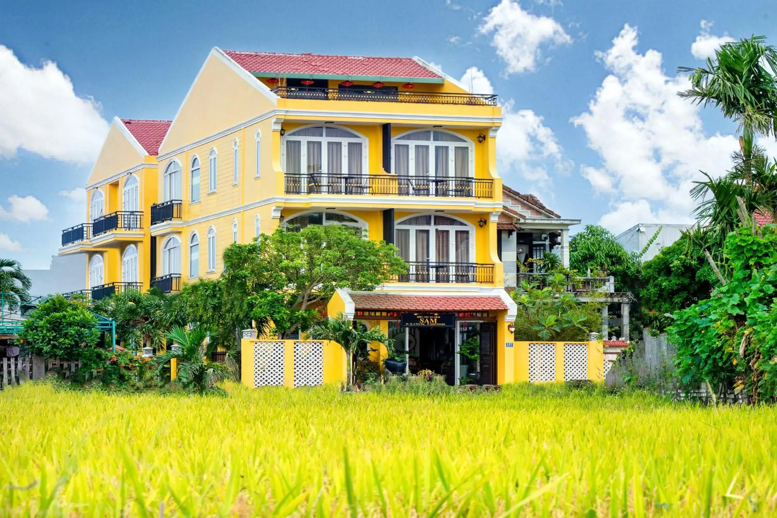 Property building in Sam Retreat Hoi An Villa - Peaceful Rice-Field Retreat, 10 Minutes to Hoi An Old Town Property building in Sam Retreat Hoi An Villa - Peaceful Rice-Field Retreat, 10 Minutes to Hoi An Old Town