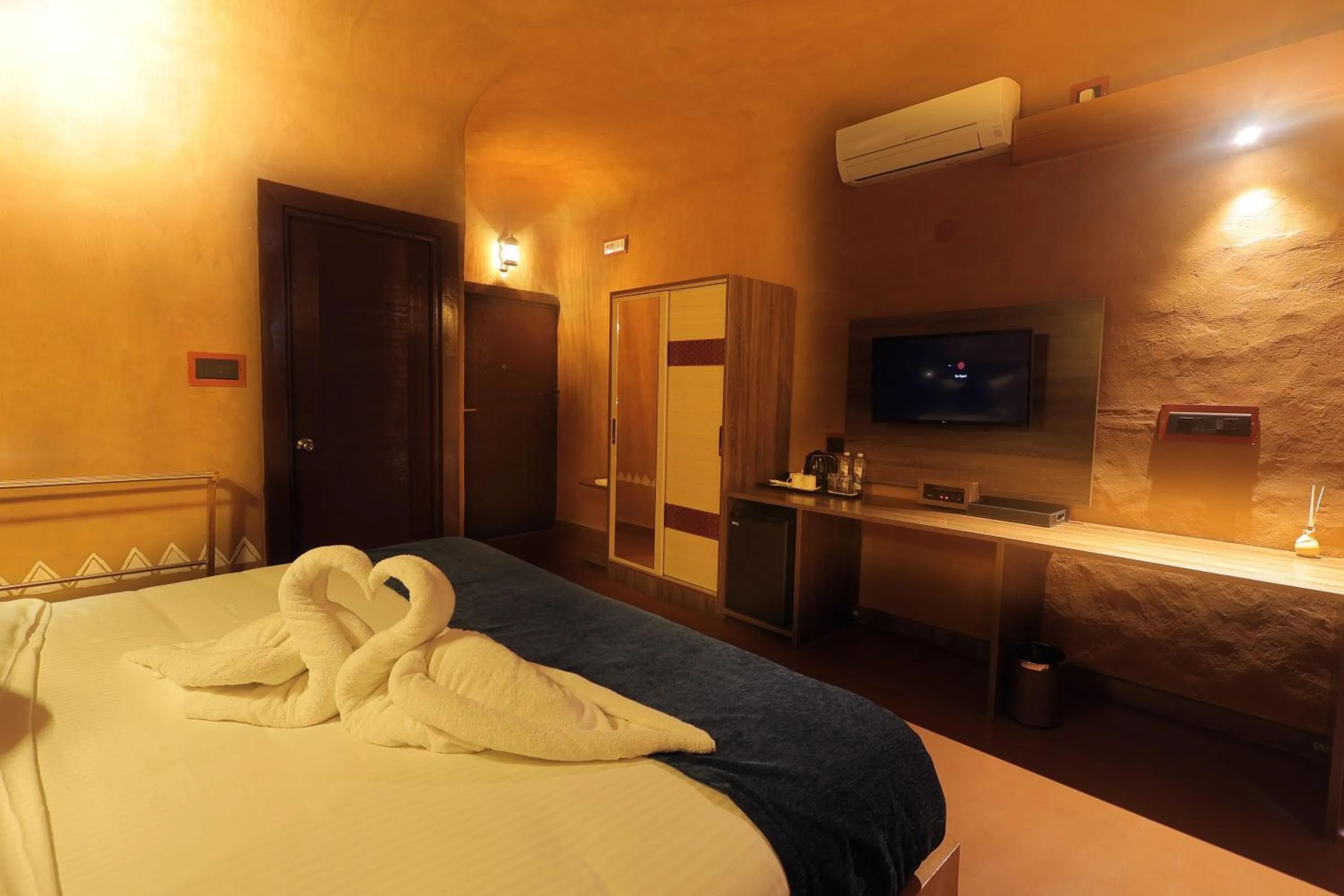 TV and multimedia, Bed in MJ Avyanna Resort & Convention Centre, Bengaluru