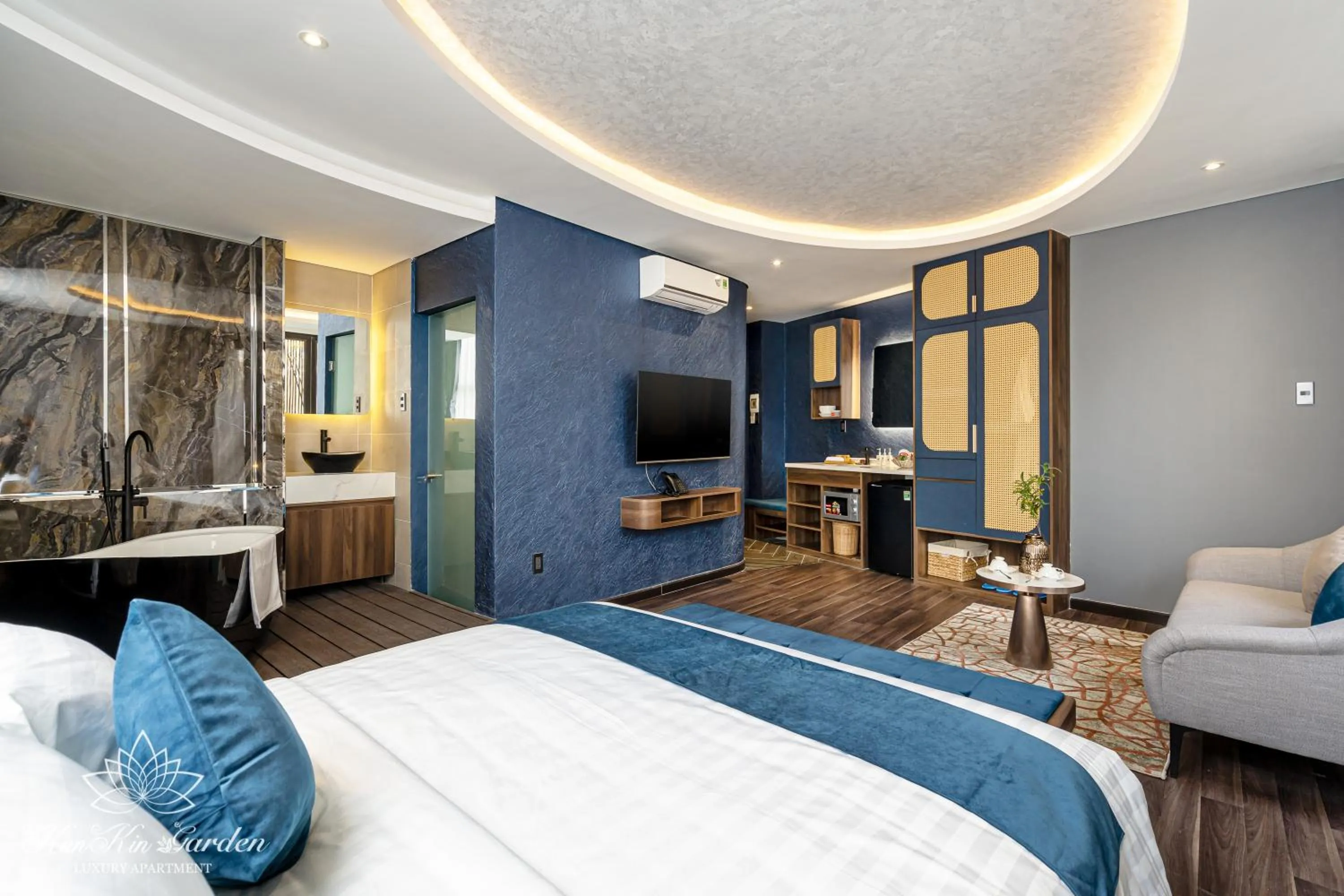 Seating area, Bed in KunKin Garden Aparthotel