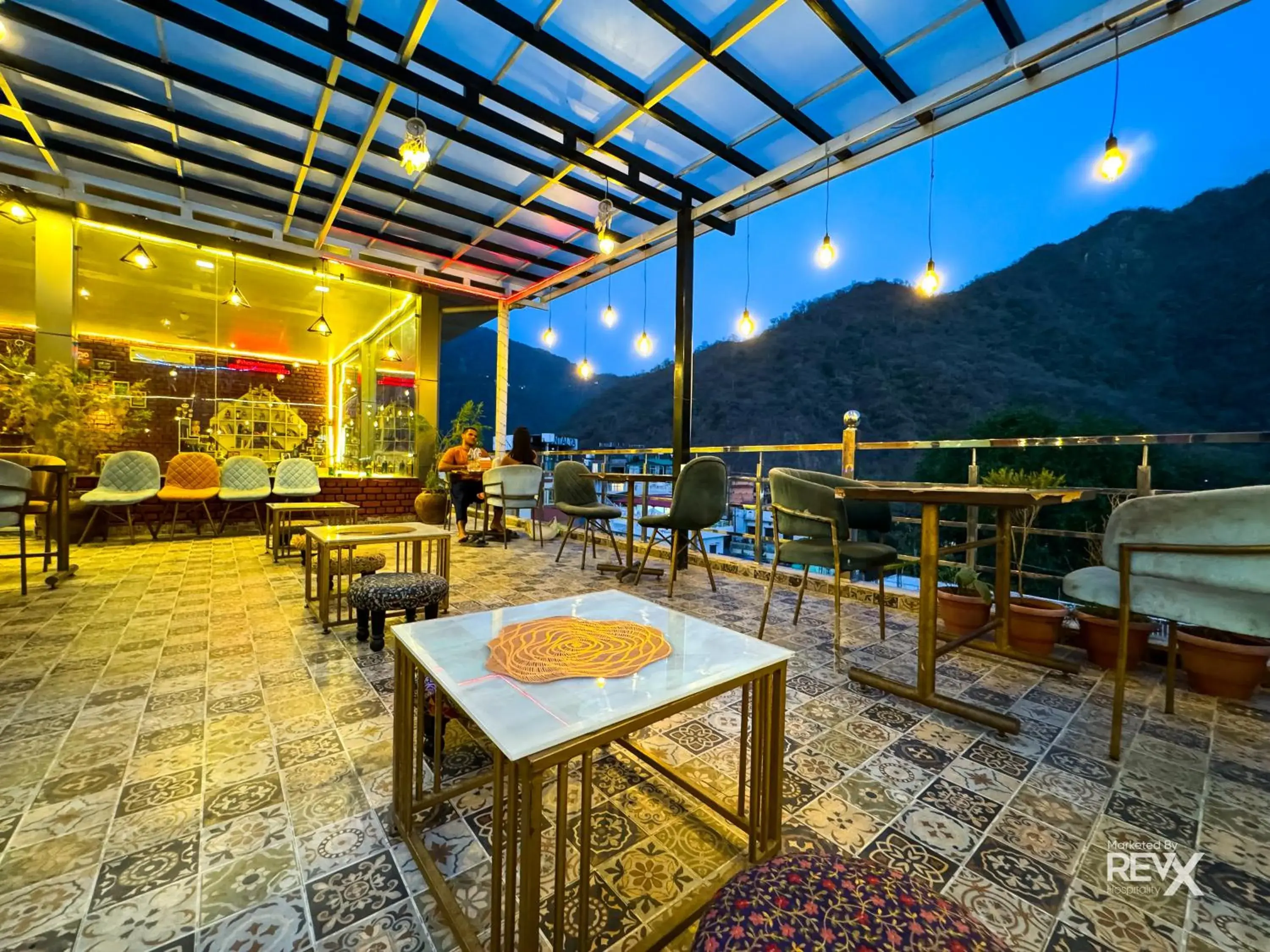 Restaurant/places to eat in Hotel Wraveler Inn Restaurant/places to eat in Hotel Wraveler Inn