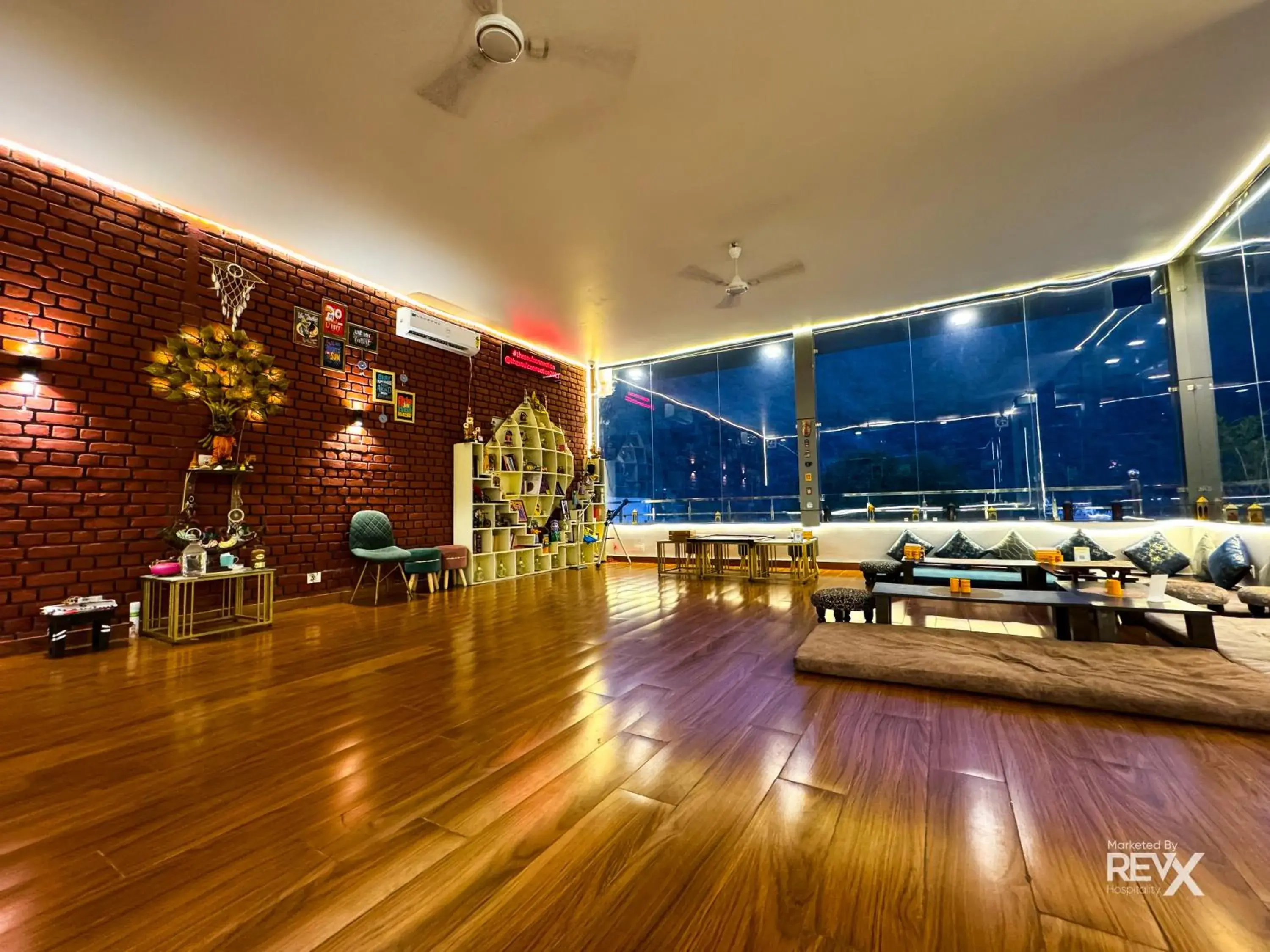 Restaurant/places to eat in Hotel Wraveler Inn Restaurant/places to eat in Hotel Wraveler Inn