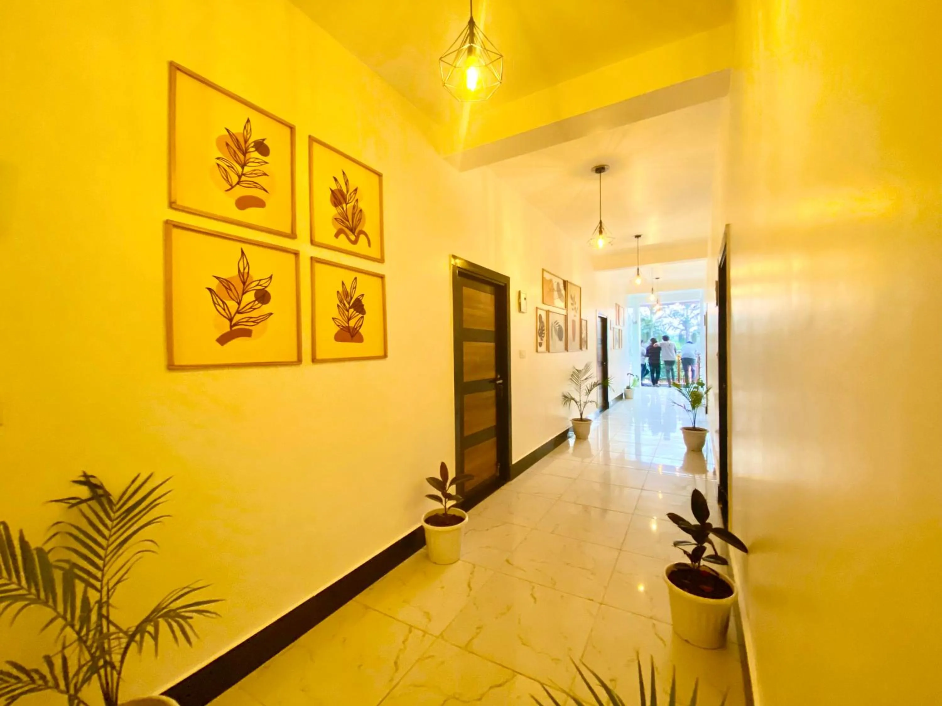 Property building in Hotel Wraveler Inn