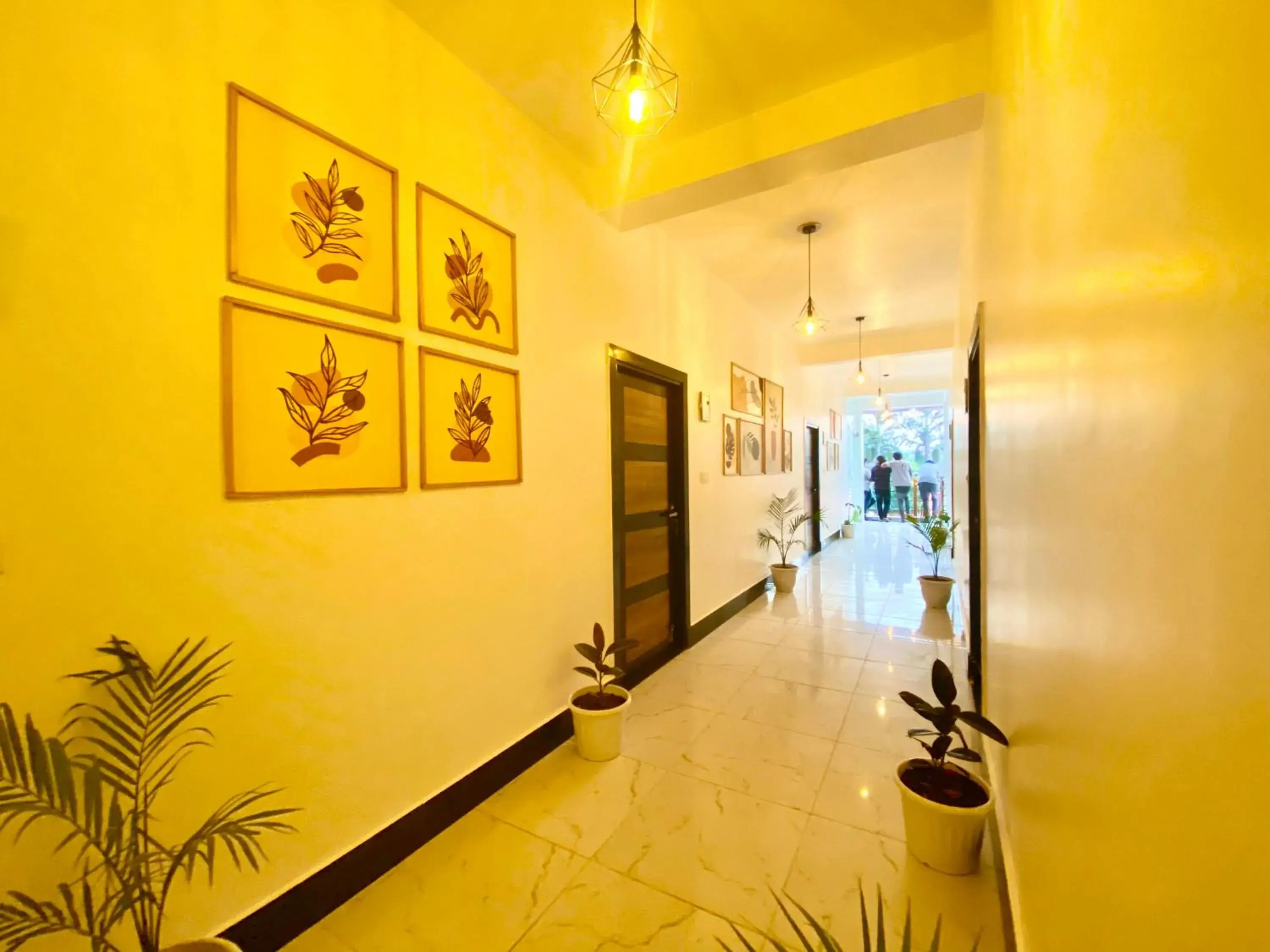 Property building in Hotel Wraveler Inn Property building in Hotel Wraveler Inn