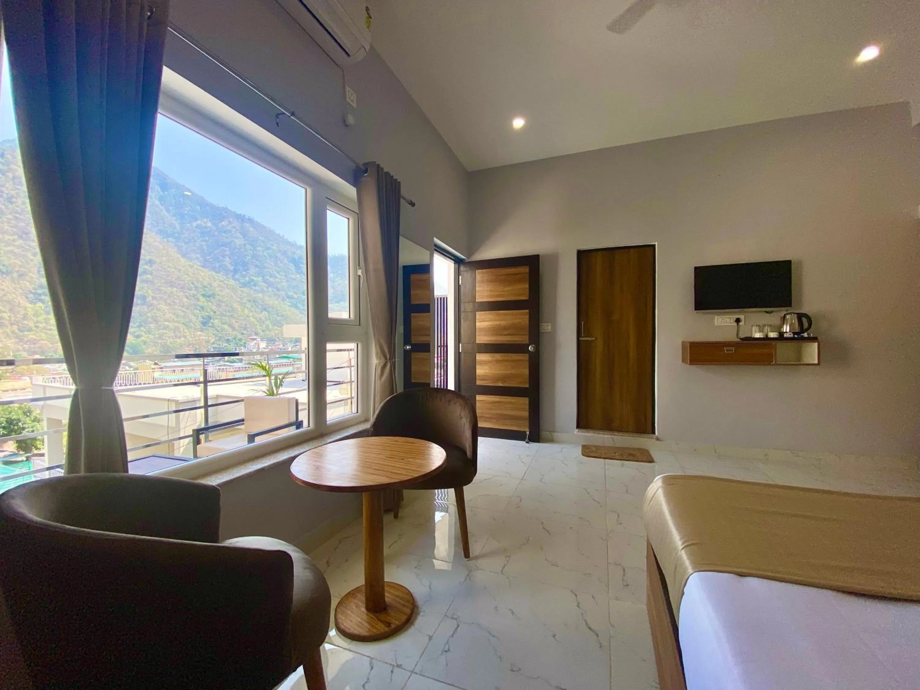 Communal lounge/ TV room in Hotel Wraveler Inn