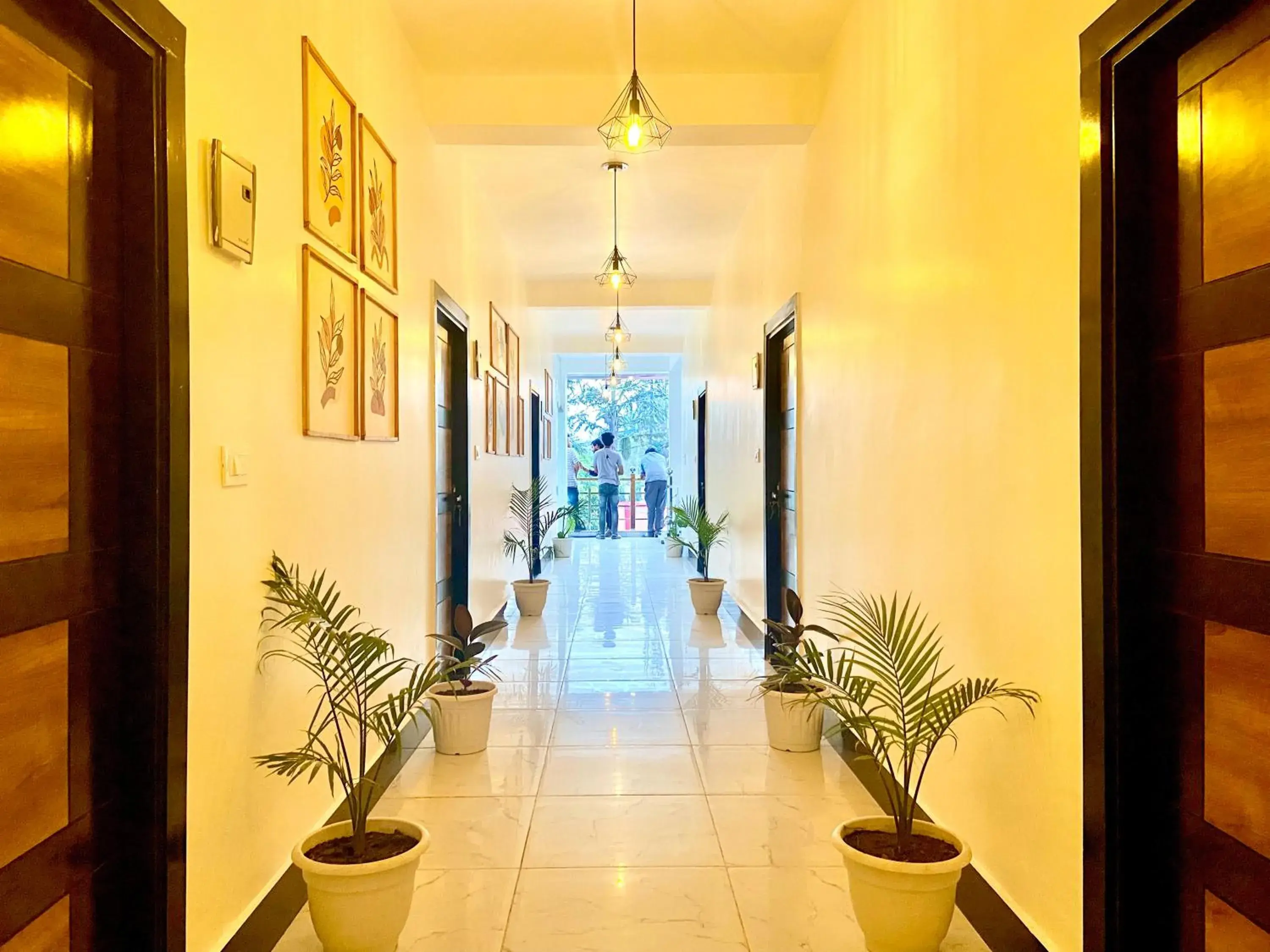 Property building in Hotel Wraveler Inn Property building in Hotel Wraveler Inn