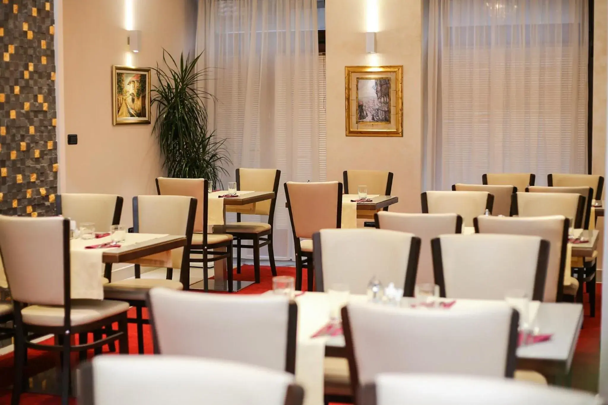 Restaurant/places to eat in Old Town Hotel Restaurant/places to eat in Old Town Hotel