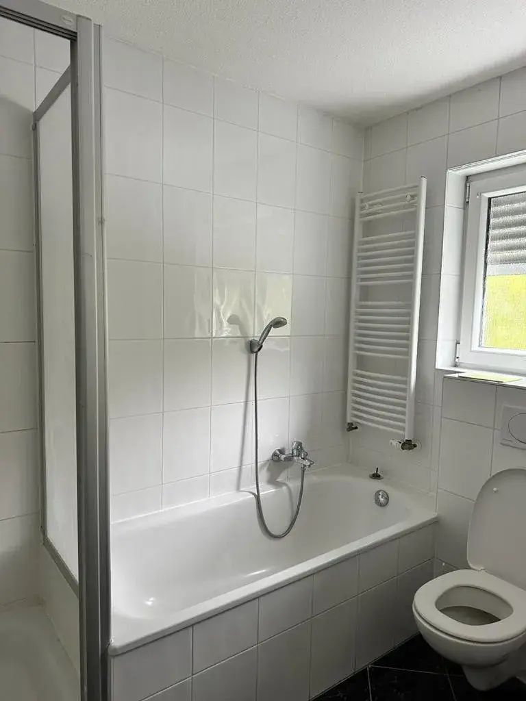 Bathroom in Pension Seckbach Bathroom in Pension Seckbach