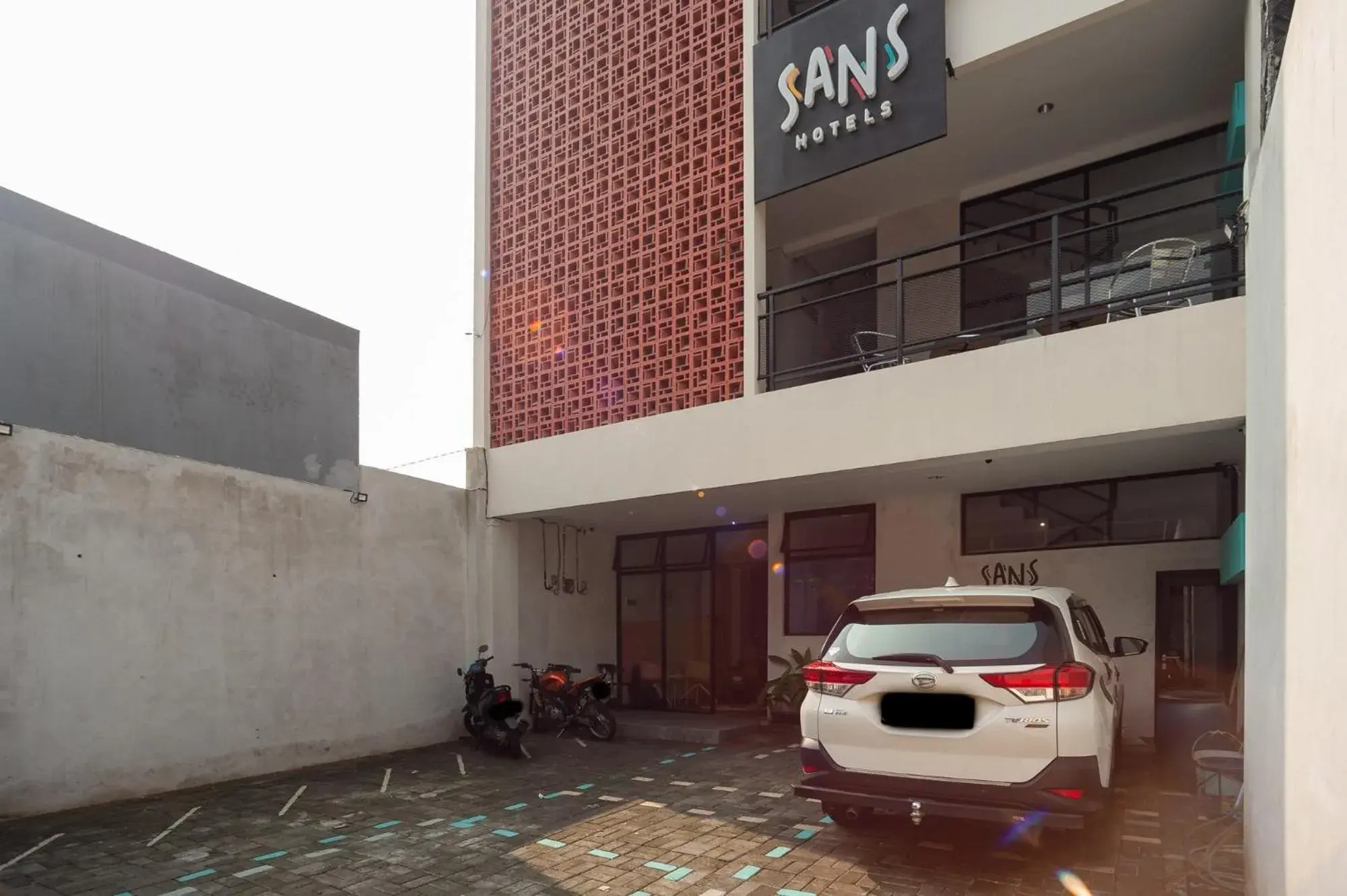 Property building in Sans Pasar Lama Tangerang Property building in Sans Pasar Lama Tangerang