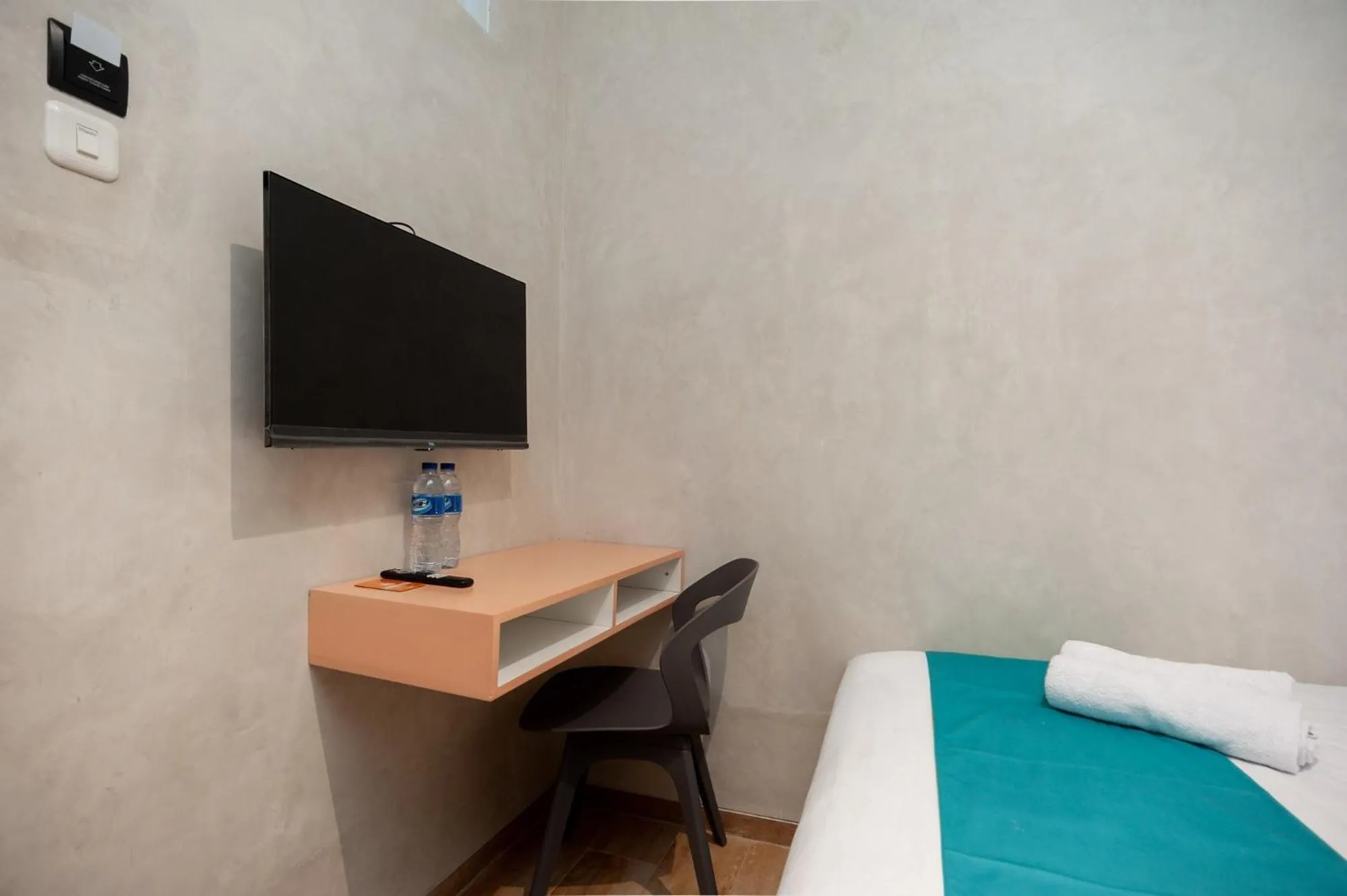 TV and multimedia, Bed in Sans Pasar Lama Tangerang