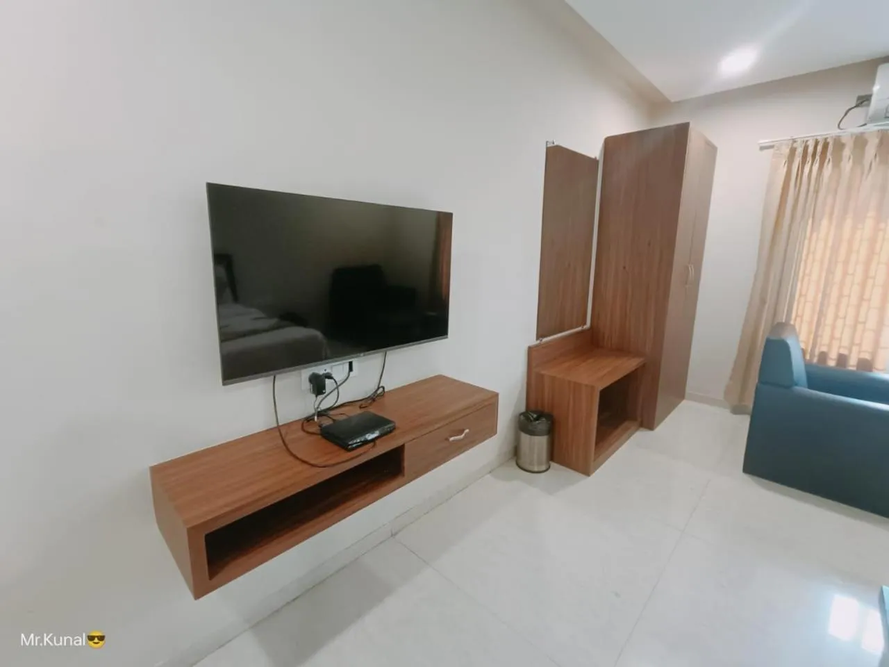 Communal lounge/ TV room in VOV Hotels Vijayapura Part Of Shubhashree Group