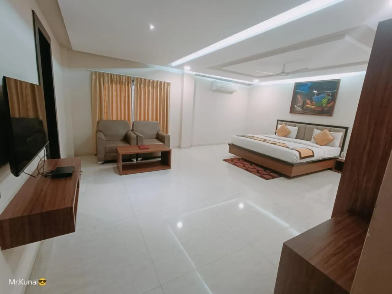 Communal lounge/ TV room, Bed in VOV Hotels Vijayapura Part Of Shubhashree Group