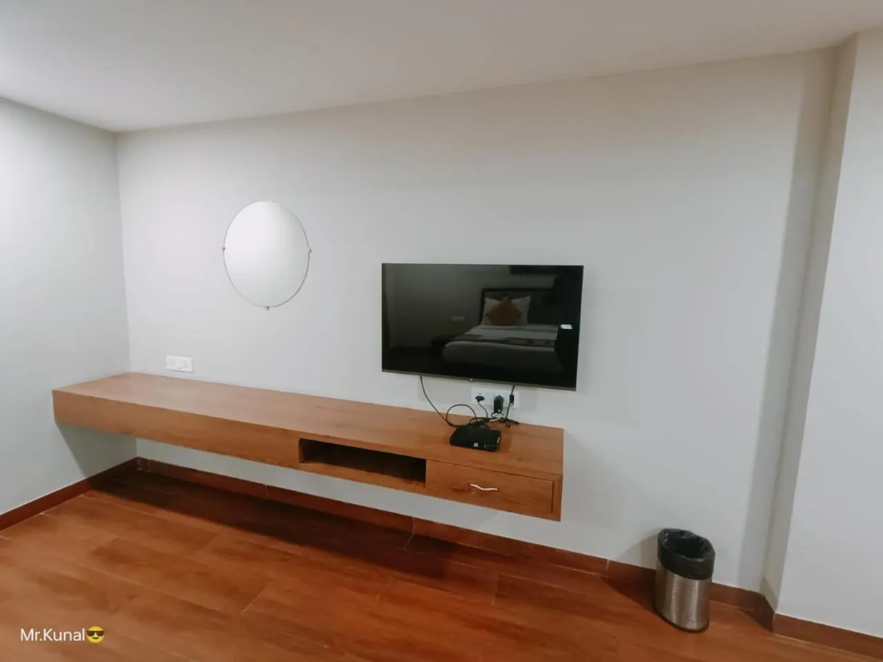 Communal lounge/ TV room in VOV Hotels Vijayapura Part Of Shubhashree Group