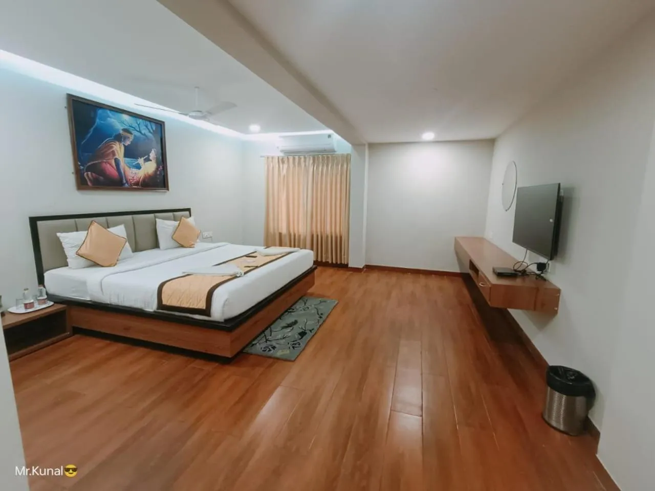 Communal lounge/ TV room, Bed in VOV Hotels Vijayapura Part Of Shubhashree Group