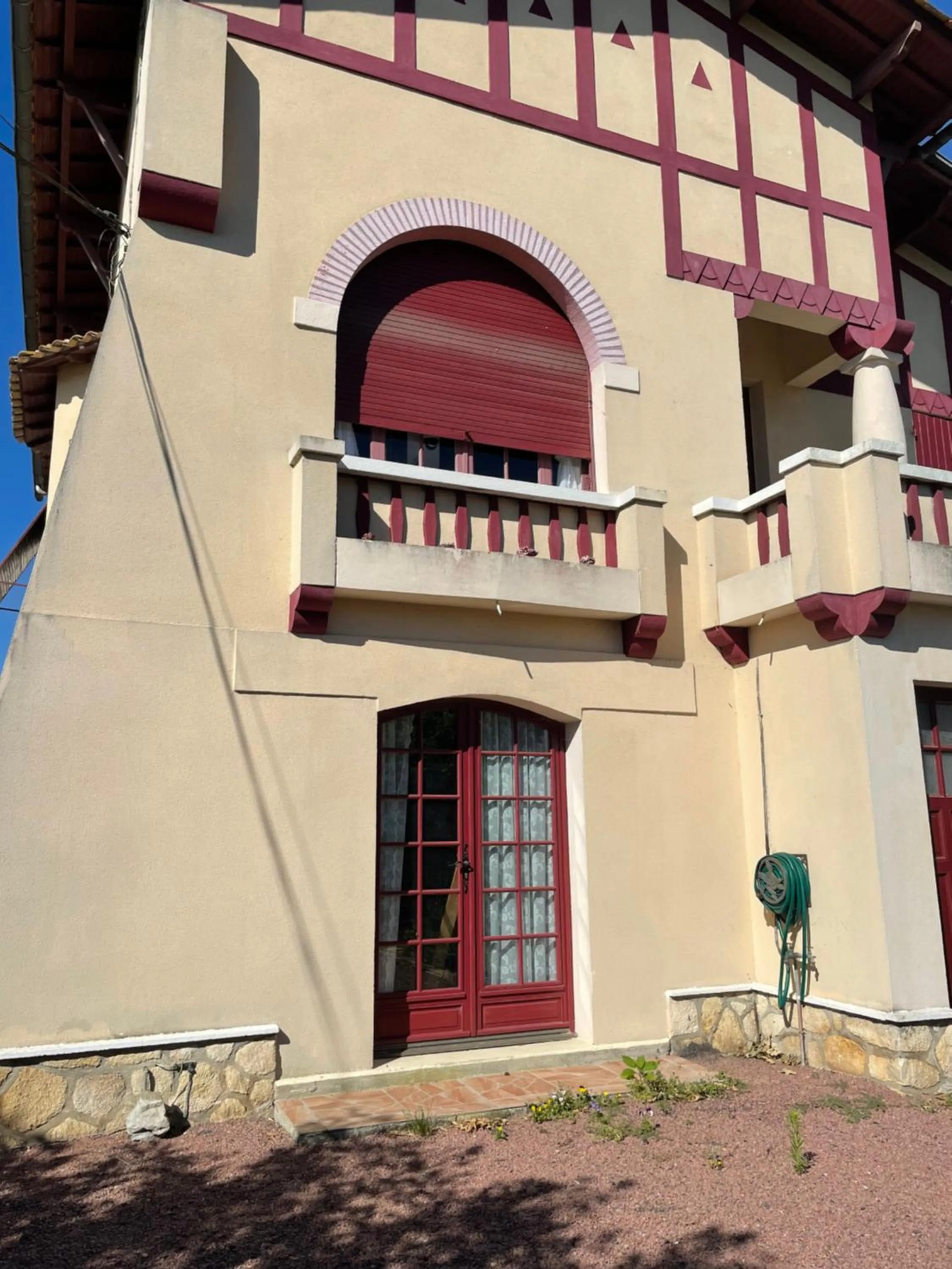 Property Building in 32 parc des sports