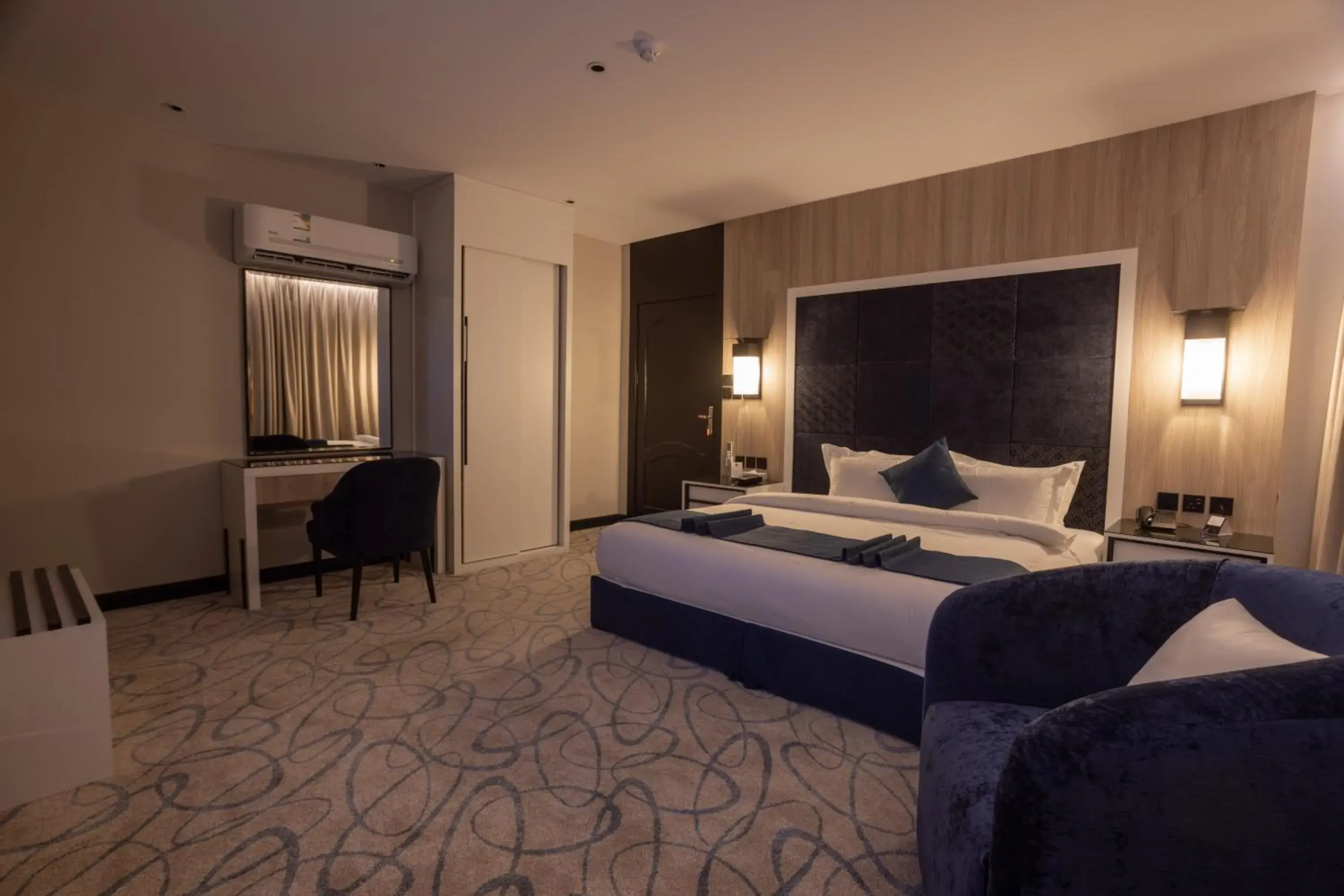 Bed in Skyline Hotel & Suites Bed in Skyline Hotel & Suites