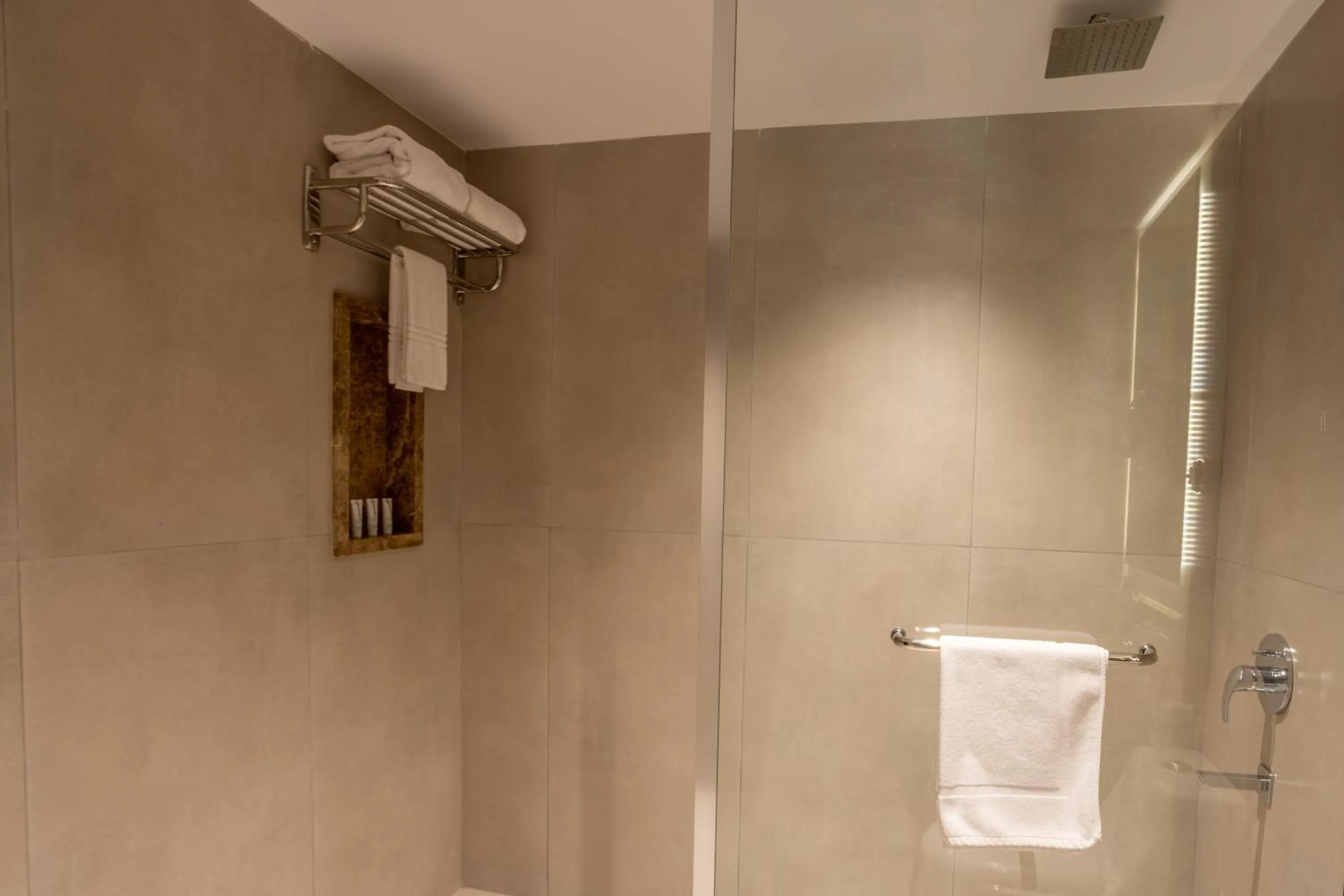 Skyline Hotel & Suites