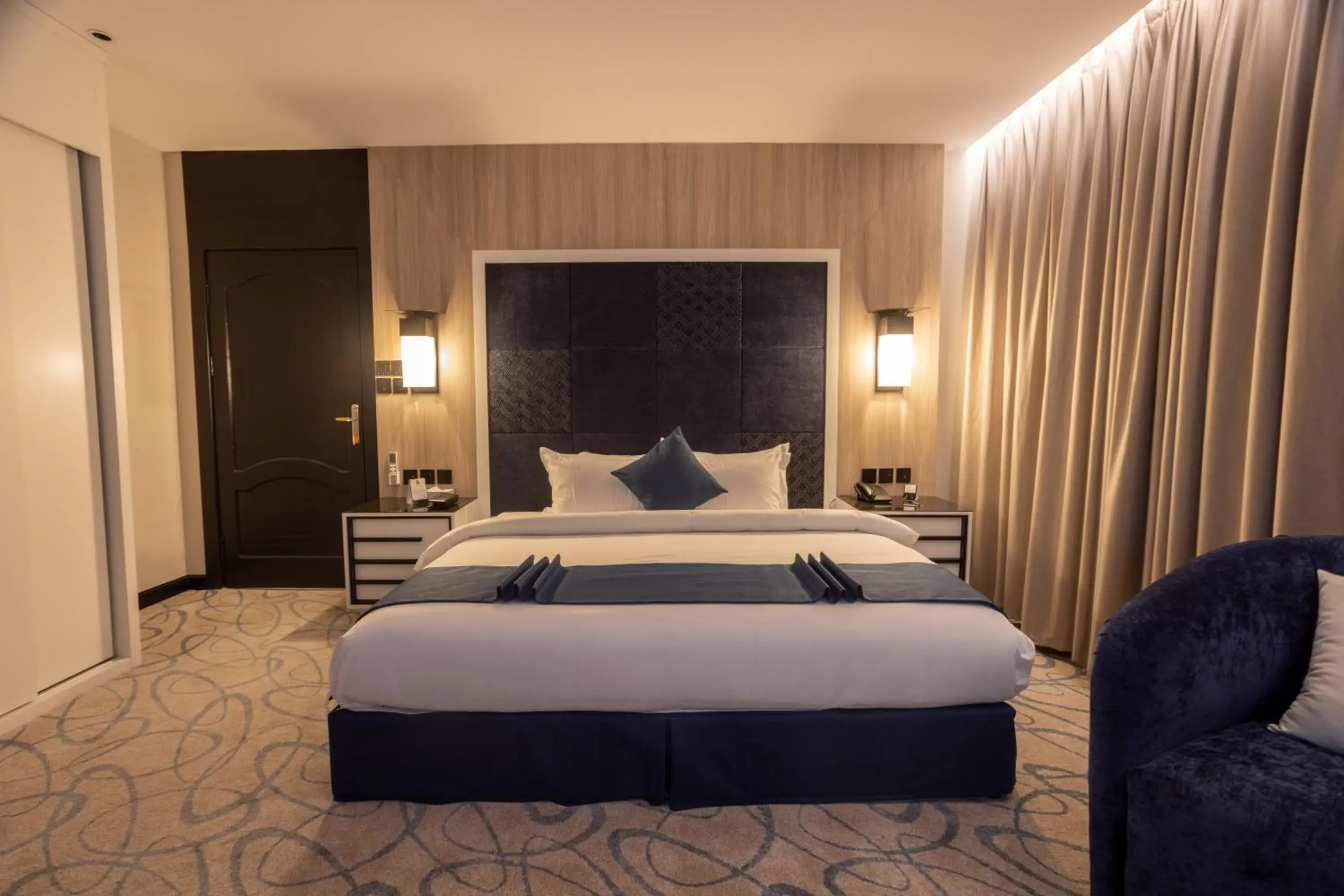 Bed in Skyline Hotel & Suites Bed in Skyline Hotel & Suites