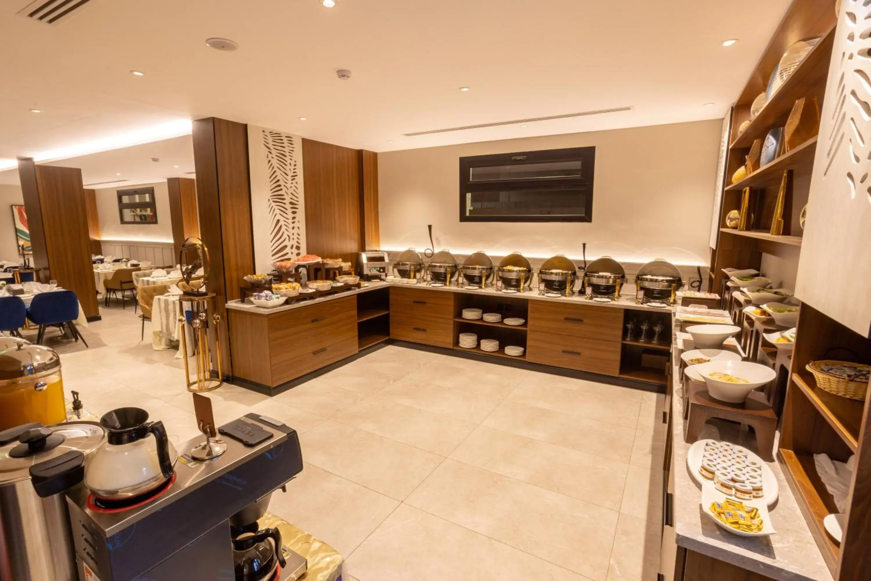 Restaurant/places to eat in Skyline Hotel & Suites Restaurant/places to eat in Skyline Hotel & Suites