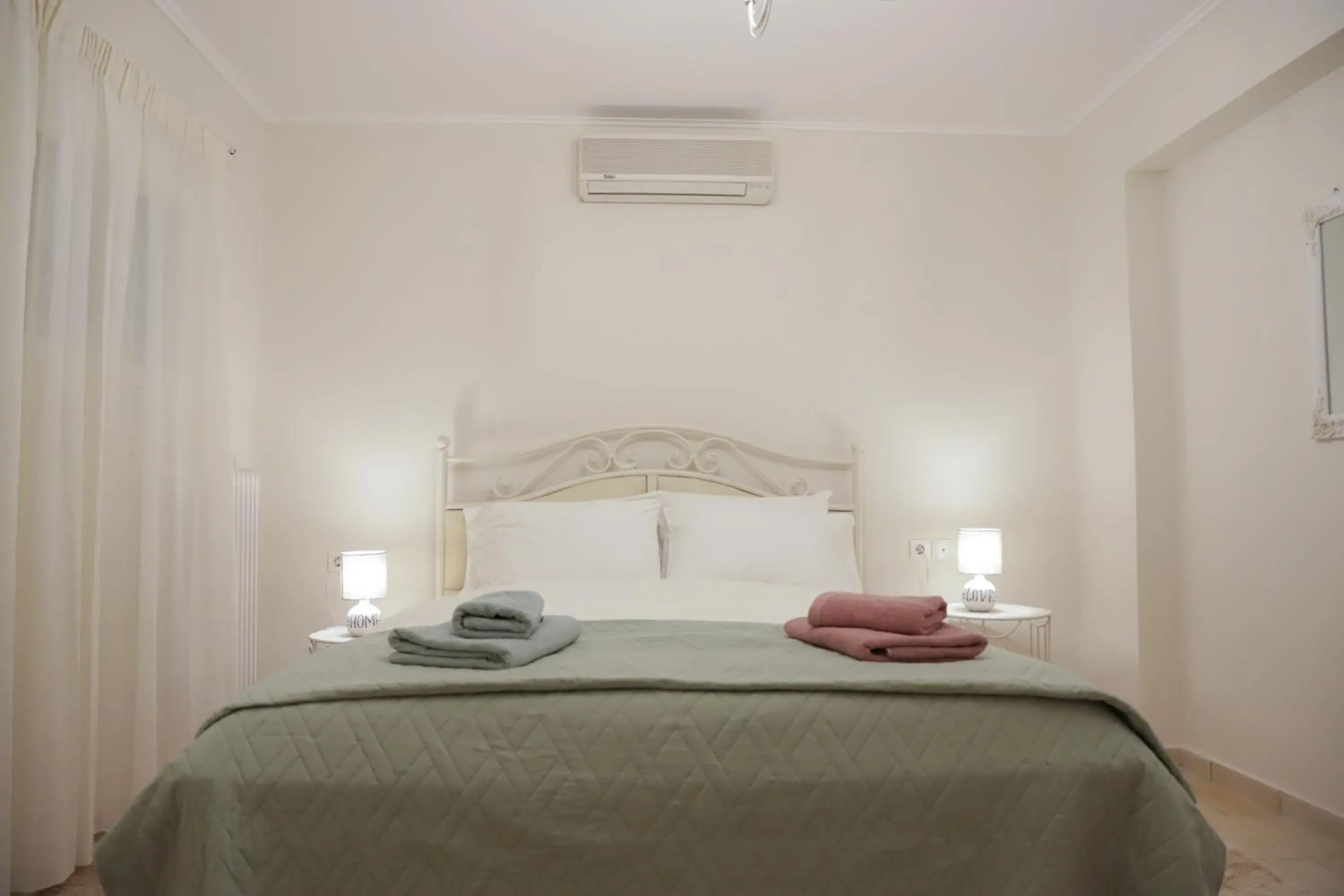 Bed in Perfect home for Relaxing Bed in Perfect home for Relaxing