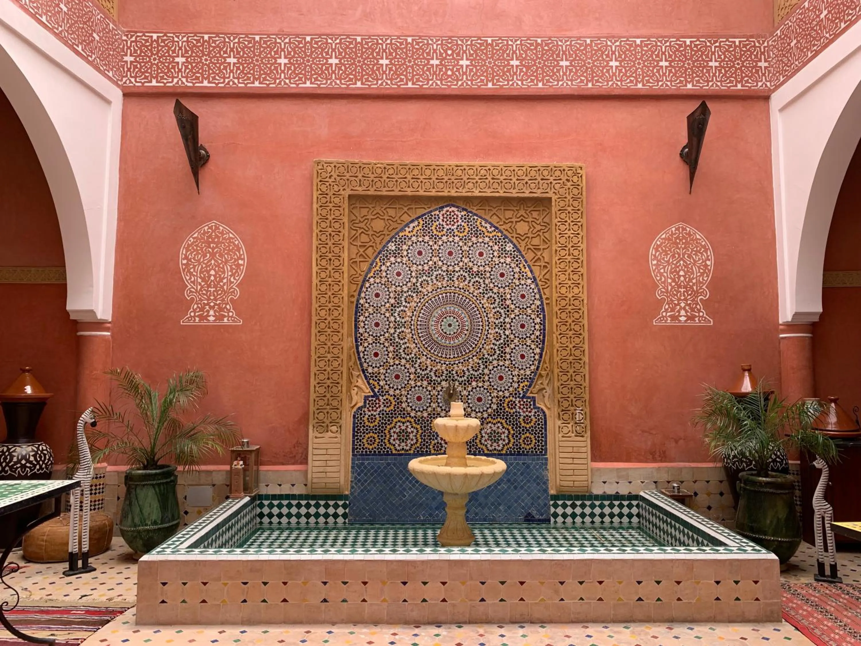 Property building in Riad Losra