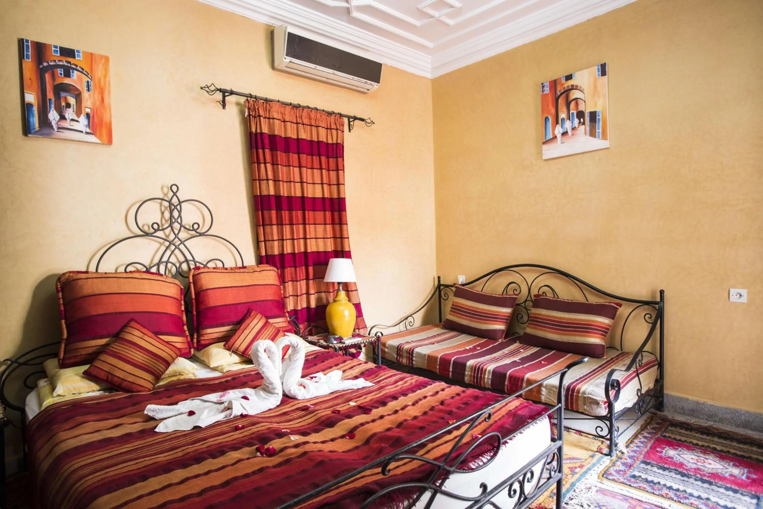 Photo of the whole room, Bed in Riad Losra