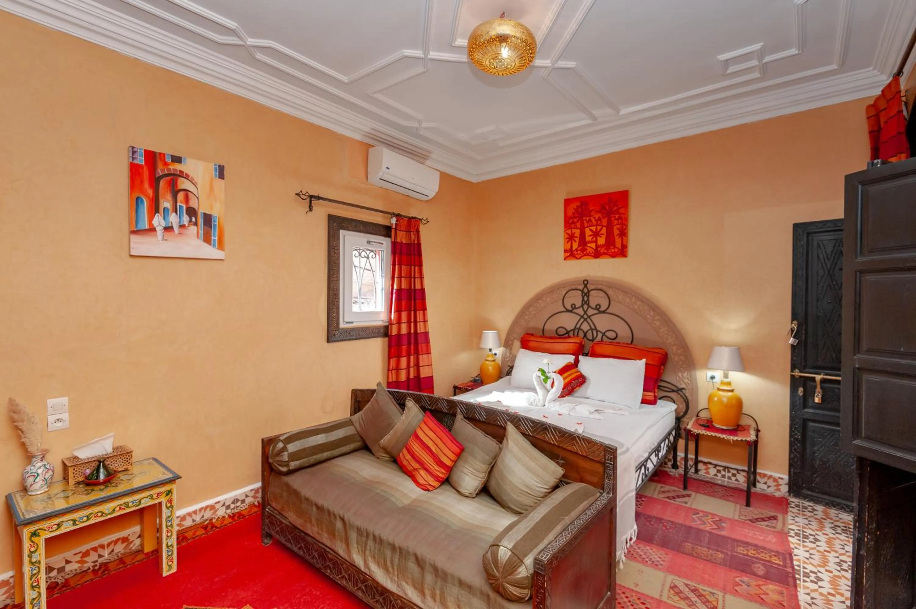 Photo of the whole room, Bed in Riad Losra