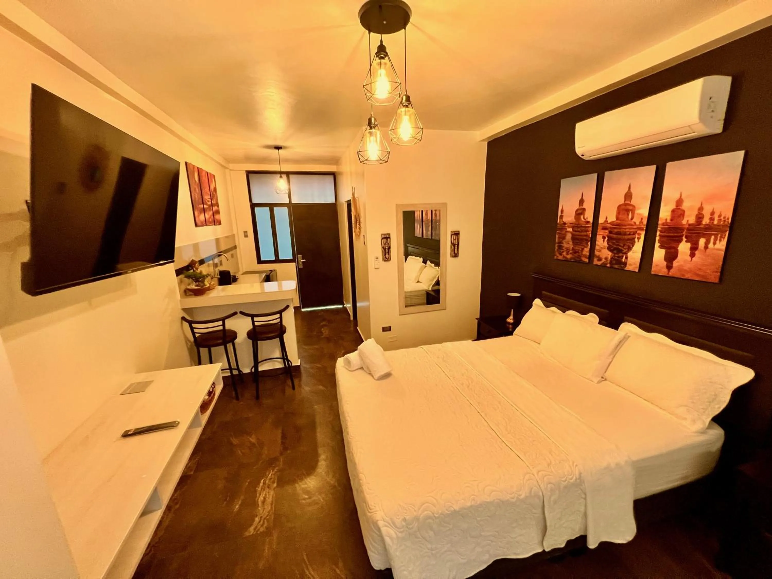 Deluxe Queen Room in Avanti Zorritos