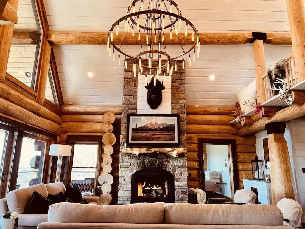 5500 sf cabin 6 king 2 queen beds heated pool spa game room mountain views