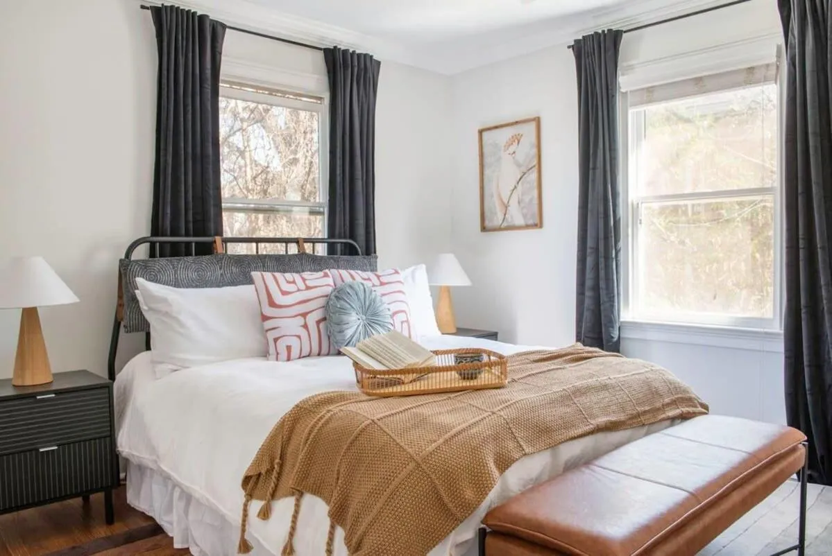 Bed in Rook's Corner