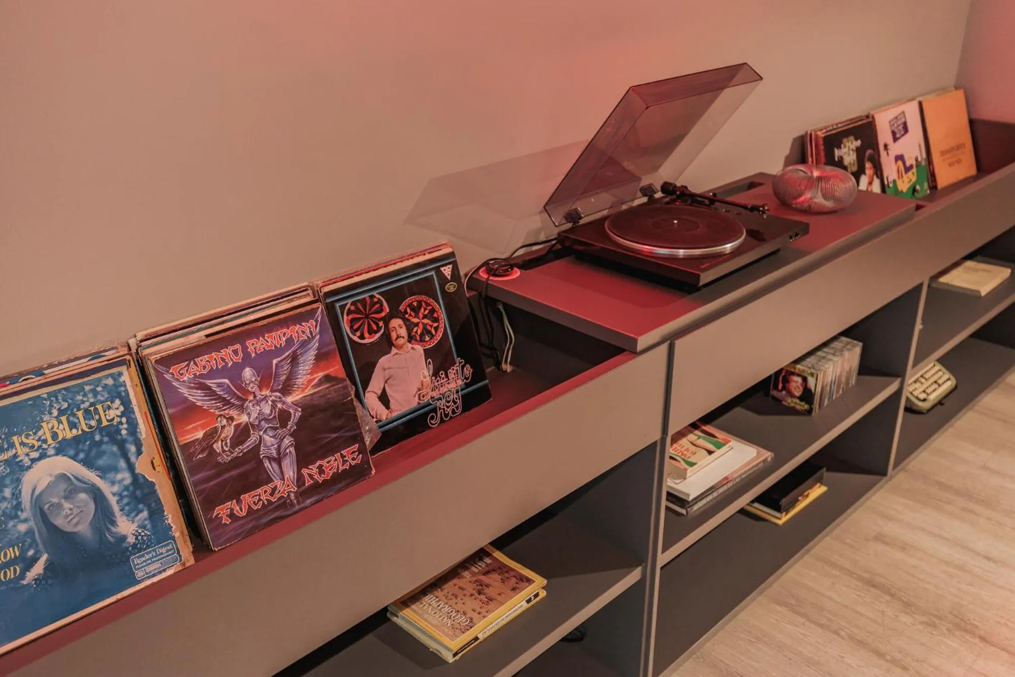 Entertainment in Versus Hotel