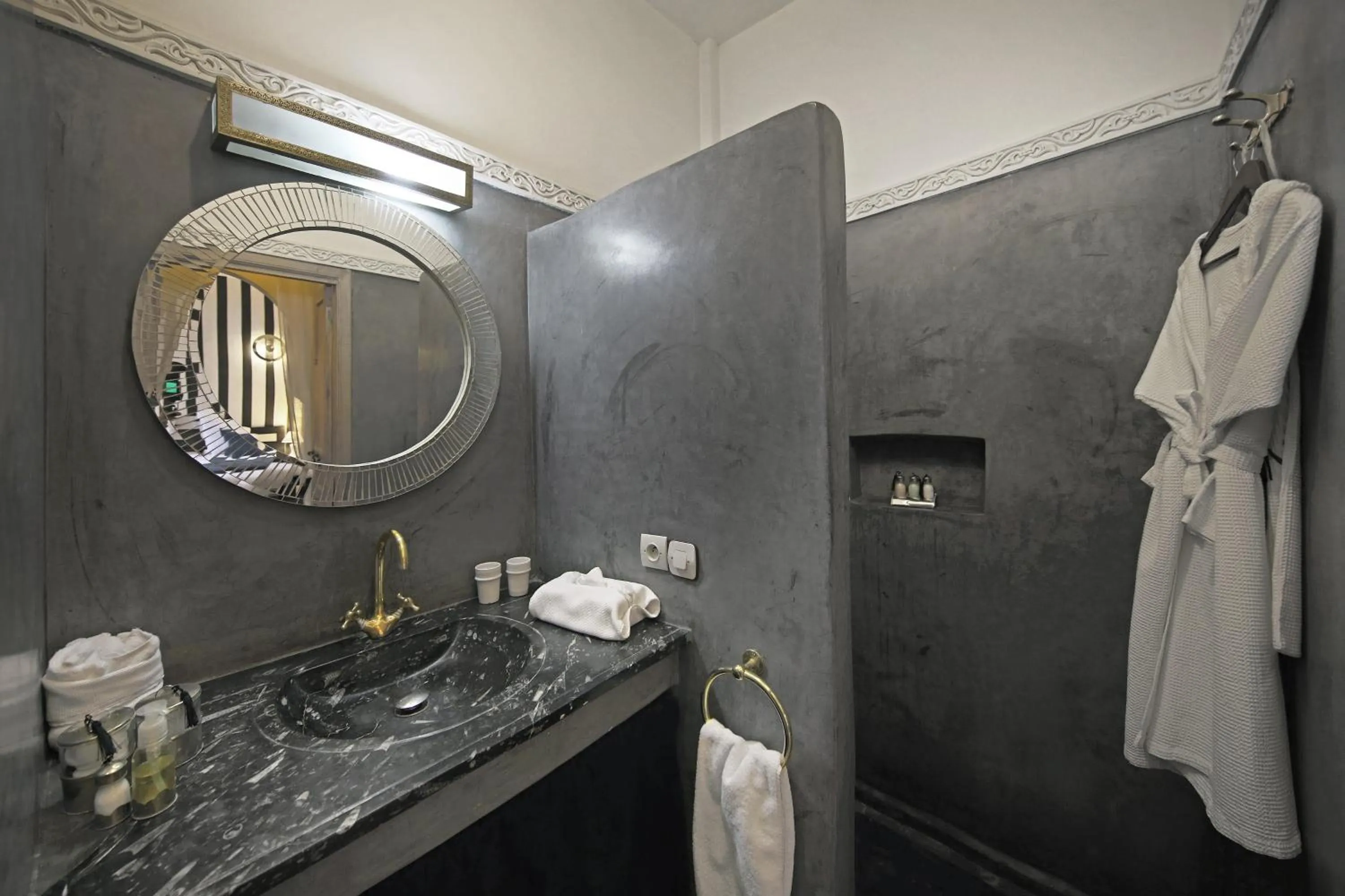 Shower in Riad Anyssates